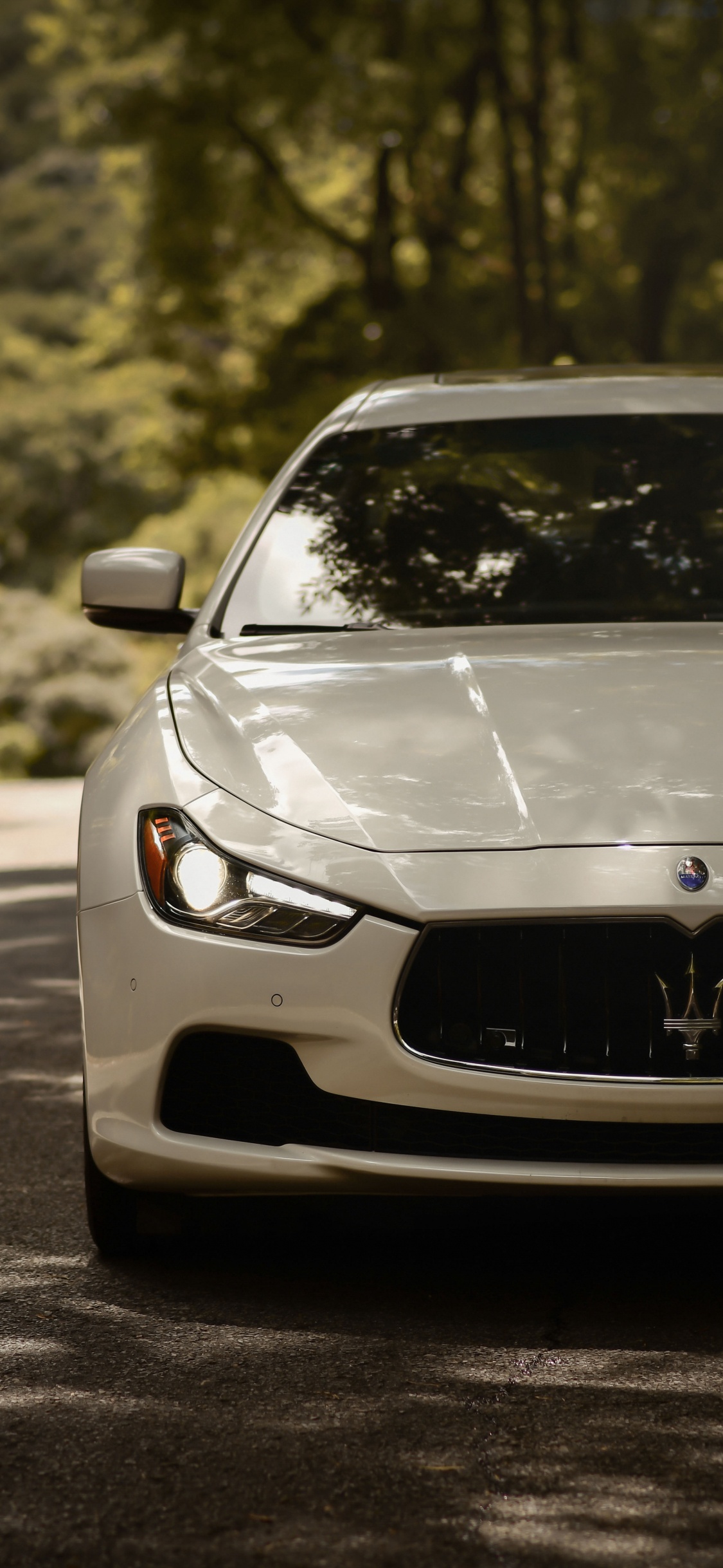 Bmw m 3 Blanc Sur Route Pendant la Journée. Wallpaper in 1125x2436 Resolution