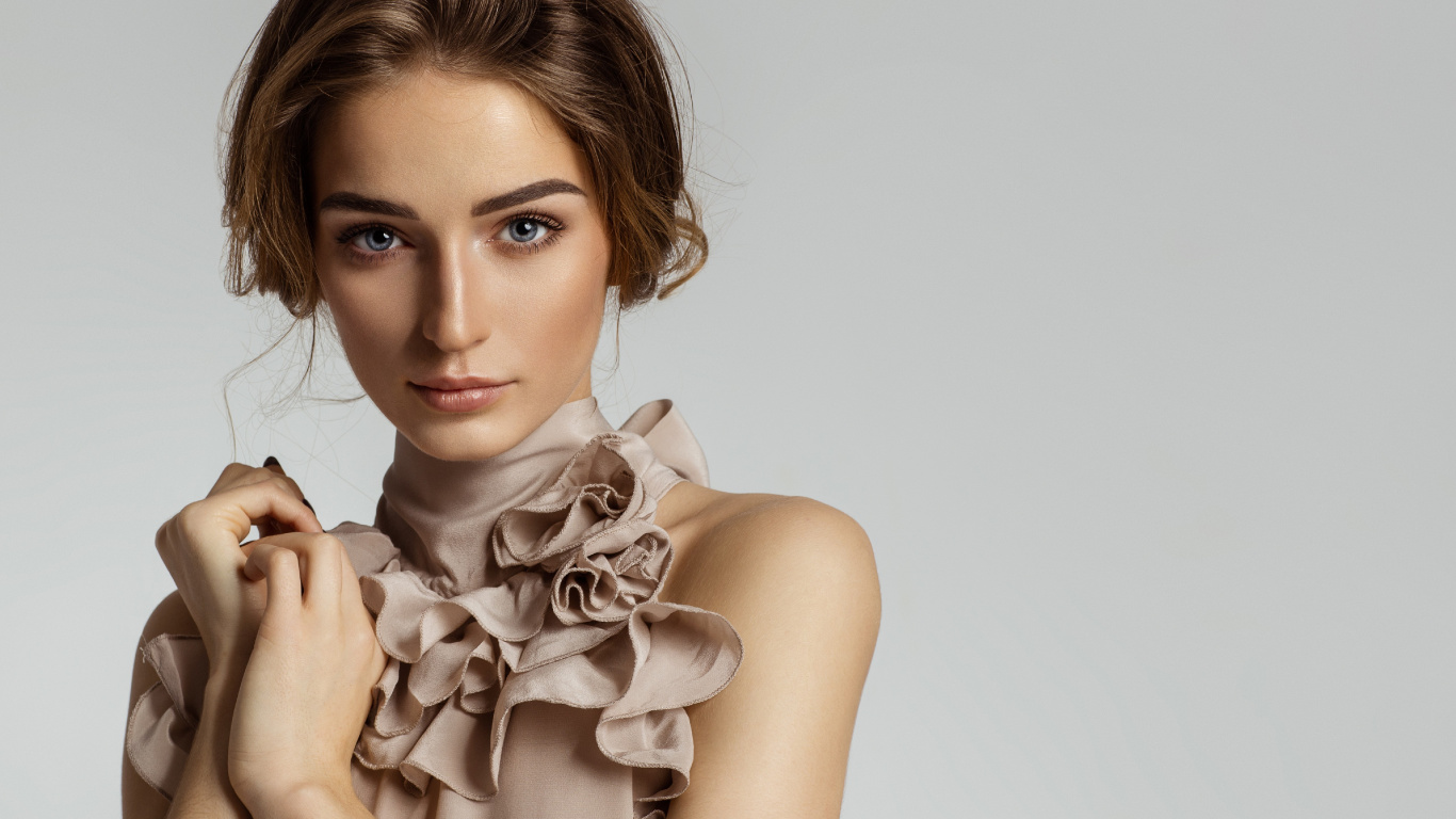 Vale, Modelo, Articulación, Hombro, Ceja. Wallpaper in 1366x768 Resolution