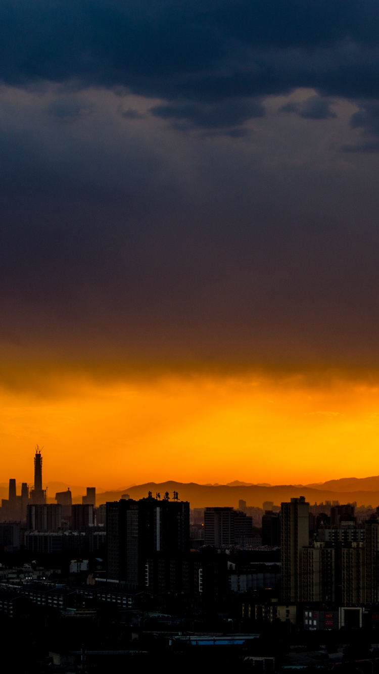 Silhouette of City Buildings During Sunset. Wallpaper in 750x1334 Resolution