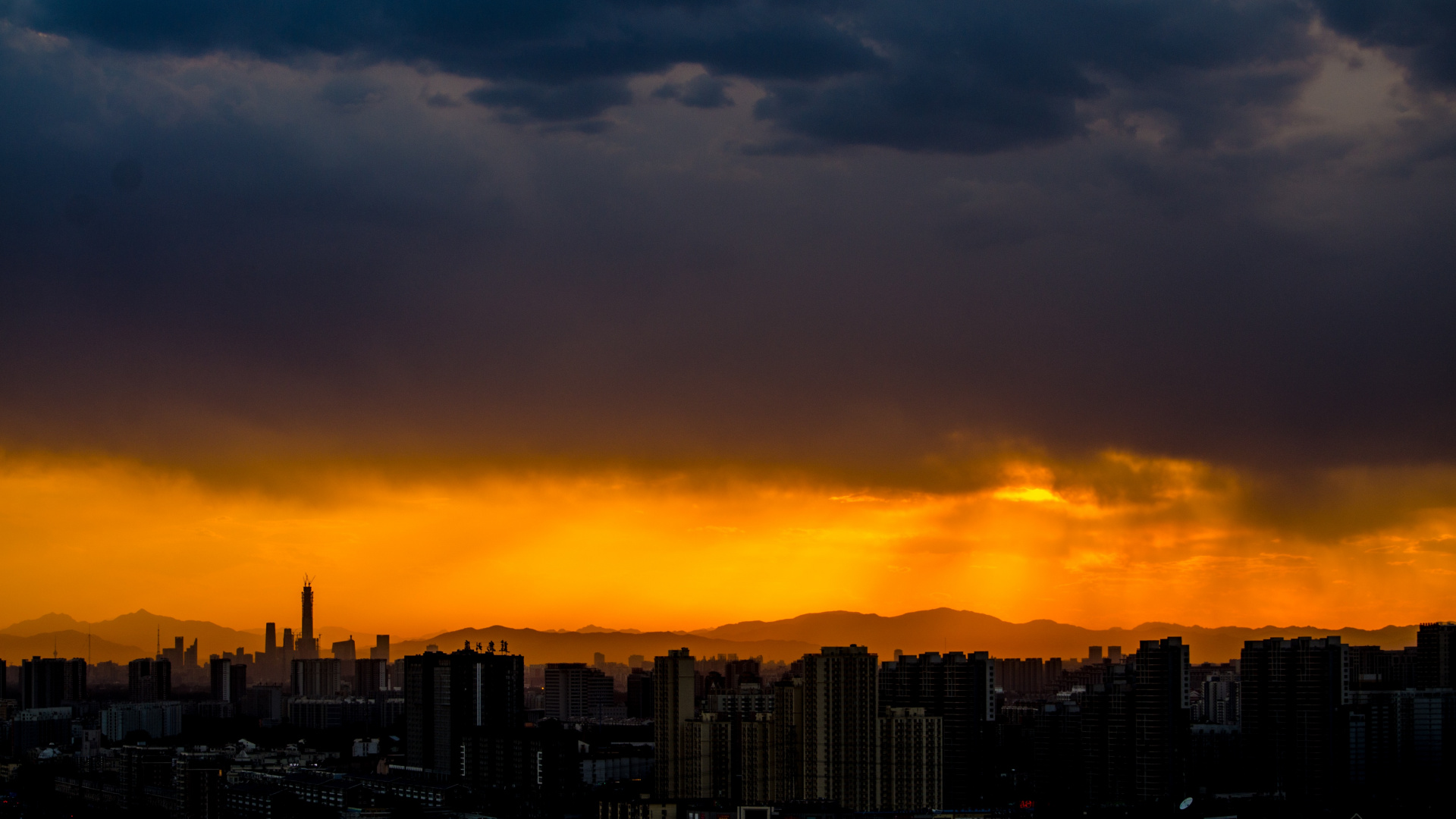 Silueta de Los Edificios de la Ciudad Durante la Puesta de Sol. Wallpaper in 1920x1080 Resolution