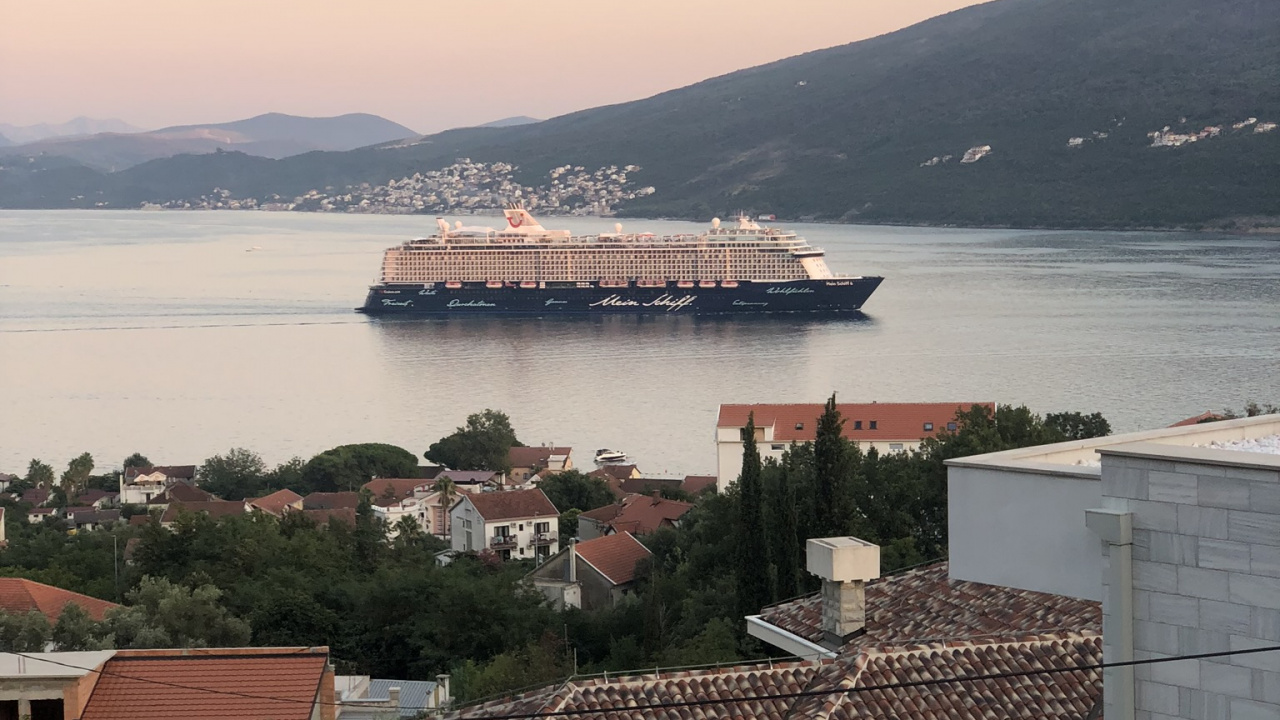 Eau, Immobilier, Toit, Highland, Motomarine. Wallpaper in 1280x720 Resolution