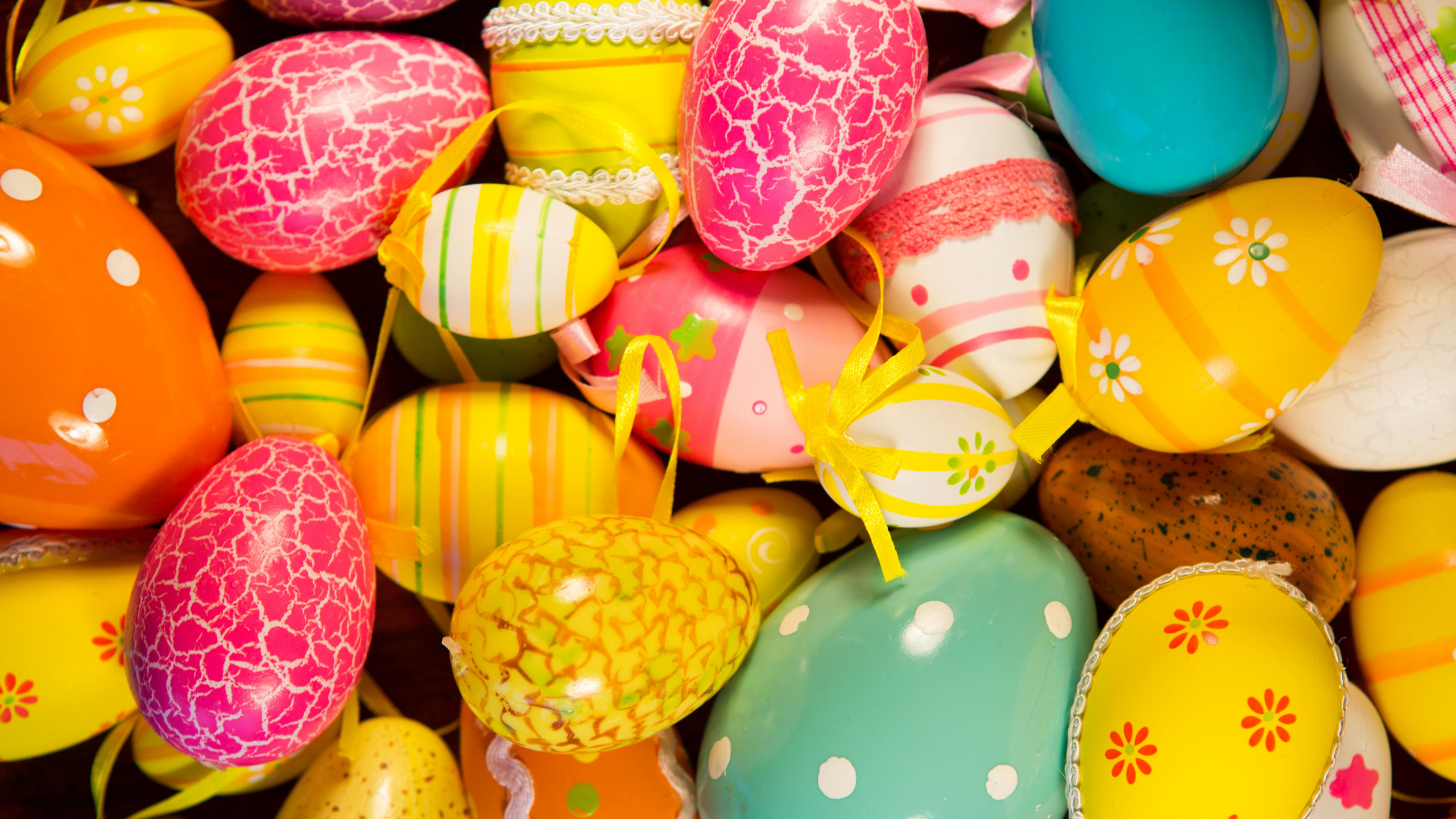Easter Egg, Sweetness, Easter, Holiday, Confectionery. Wallpaper in 2560x1440 Resolution