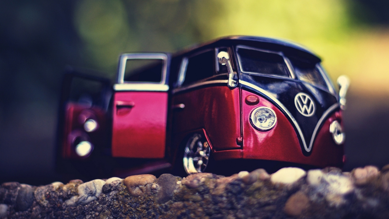 Red Volkswagen Beetle Scale Model. Wallpaper in 1280x720 Resolution