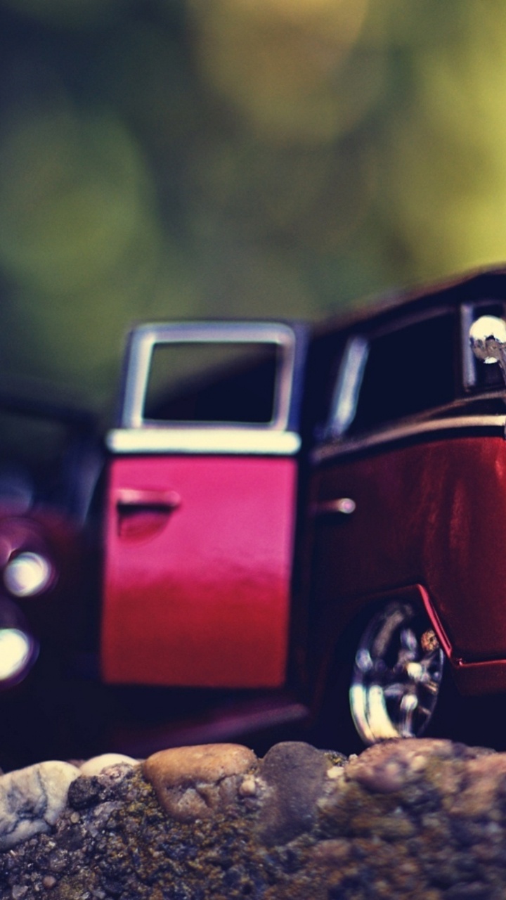 Red Volkswagen Beetle Scale Model. Wallpaper in 720x1280 Resolution
