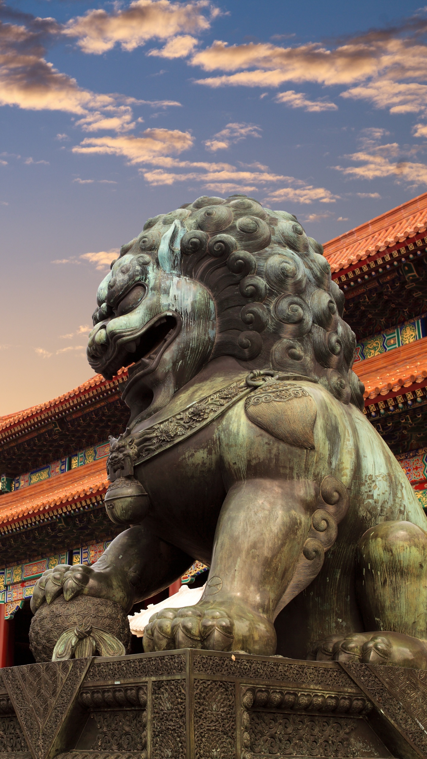 Gray Concrete Statue of Man With Wings Under Blue Sky During Daytime. Wallpaper in 1440x2560 Resolution