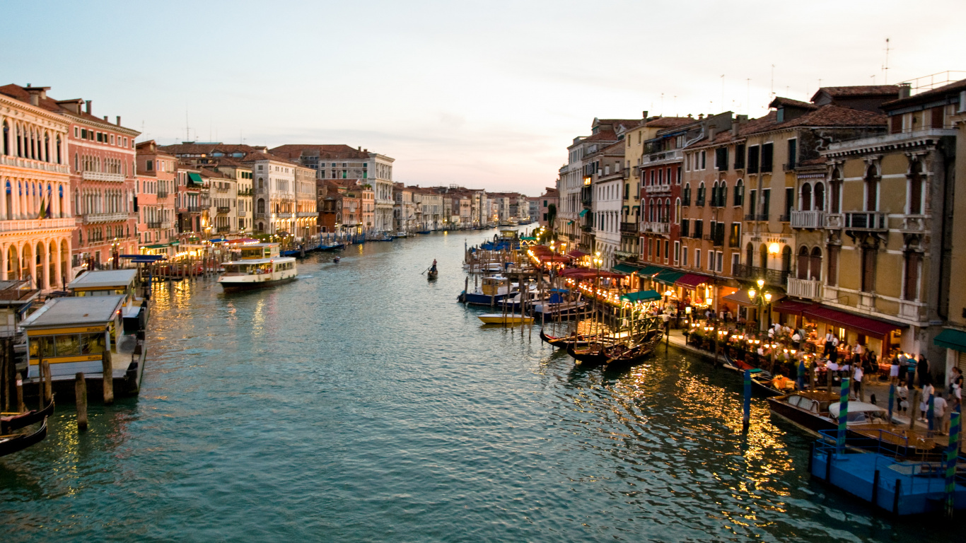 Boat on Water Near Buildings During Daytime. Wallpaper in 1366x768 Resolution