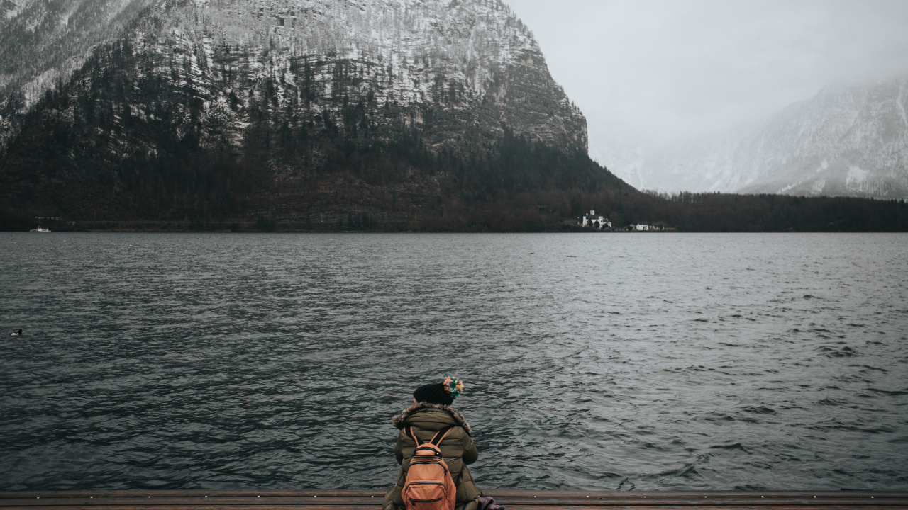 Man in Black and Yellow Goggles Riding Boat on Lake During Daytime. Wallpaper in 1280x720 Resolution