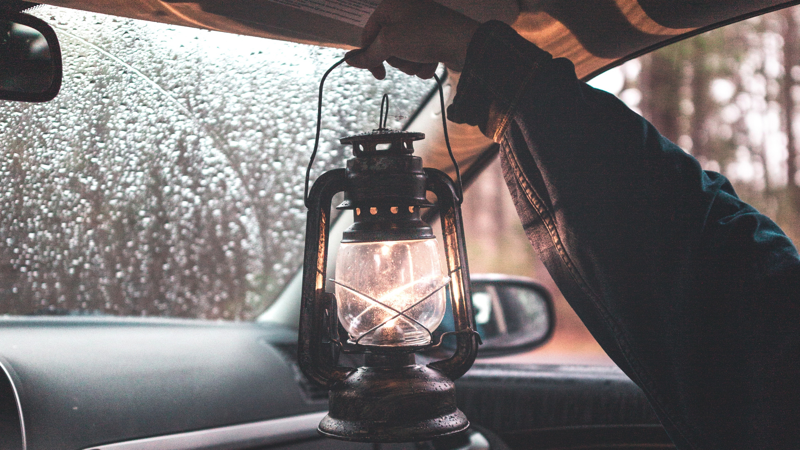 Intérieur de Voiture Noir et Gris. Wallpaper in 2560x1440 Resolution