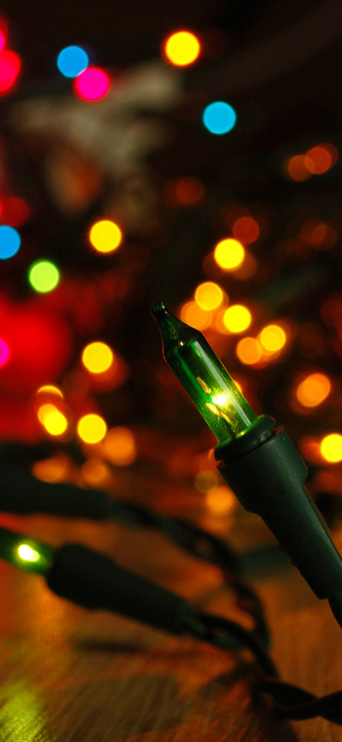 Light, Christmas Lights, Christmas Day, Lighting, Christmas Decoration. Wallpaper in 1125x2436 Resolution