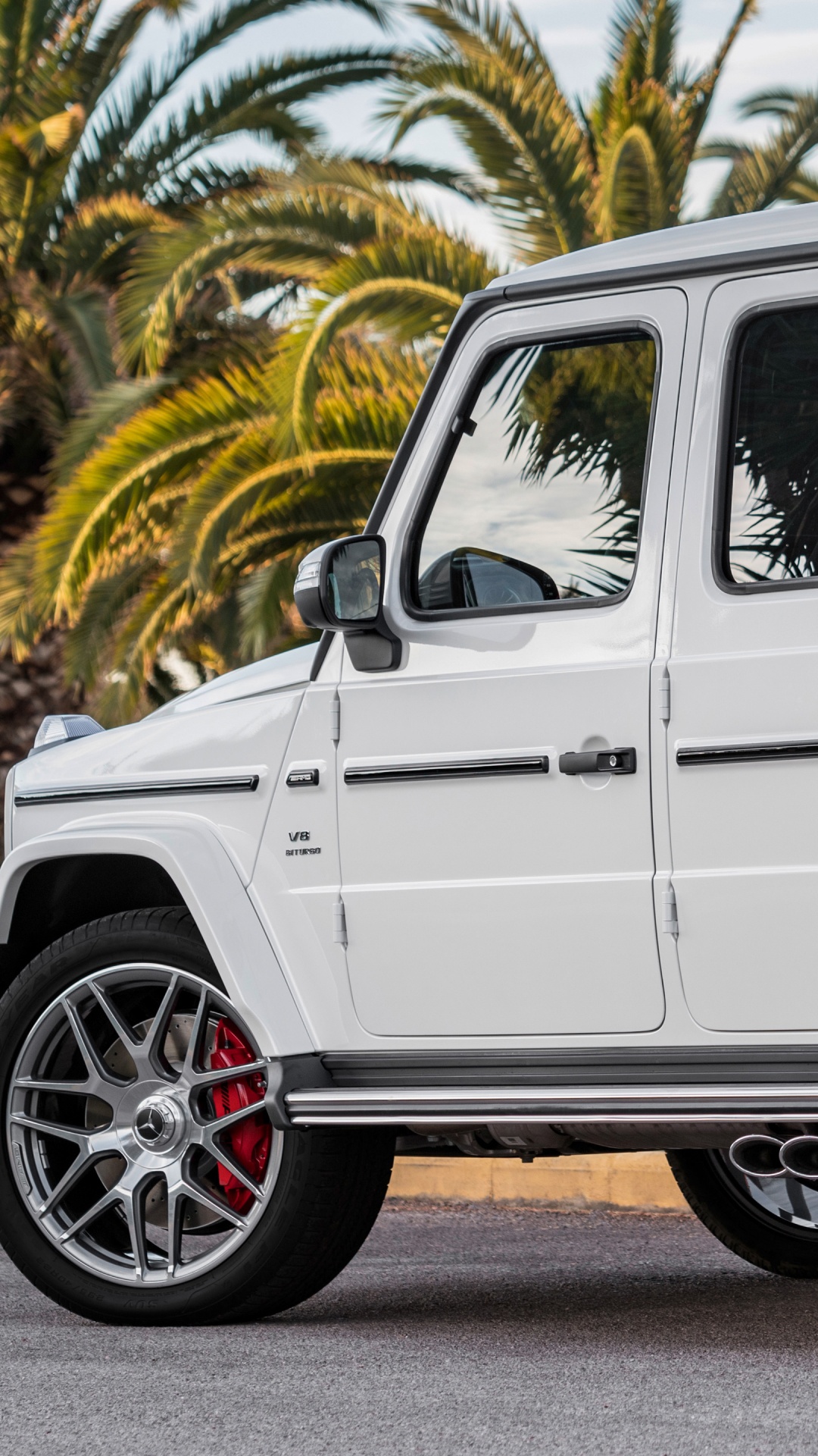 White Suv on Road During Daytime. Wallpaper in 1080x1920 Resolution