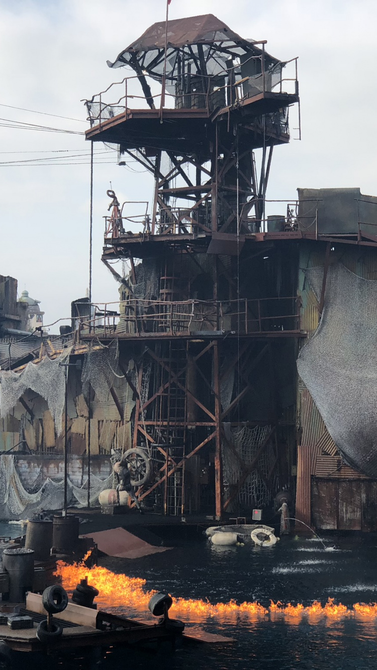 Hollywood, Universal Pictures, Warship, Universal Studios Hollywood, Body of Water. Wallpaper in 750x1334 Resolution