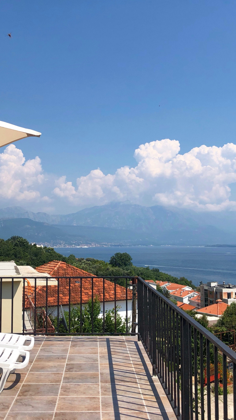 Immobilie, Tourismus, Outdoor-Möbel, Startseite, Haus. Wallpaper in 750x1334 Resolution