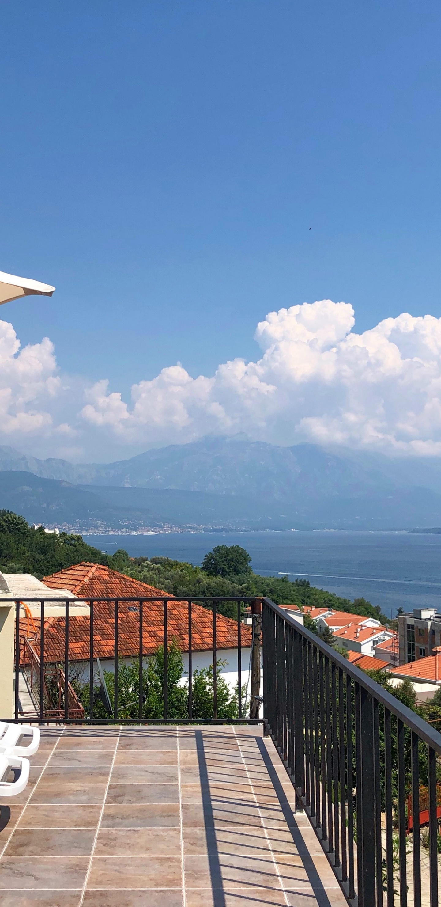 Inmueble, Turismo, Muebles de Exterior, Techo, Balc. Wallpaper in 1440x2960 Resolution