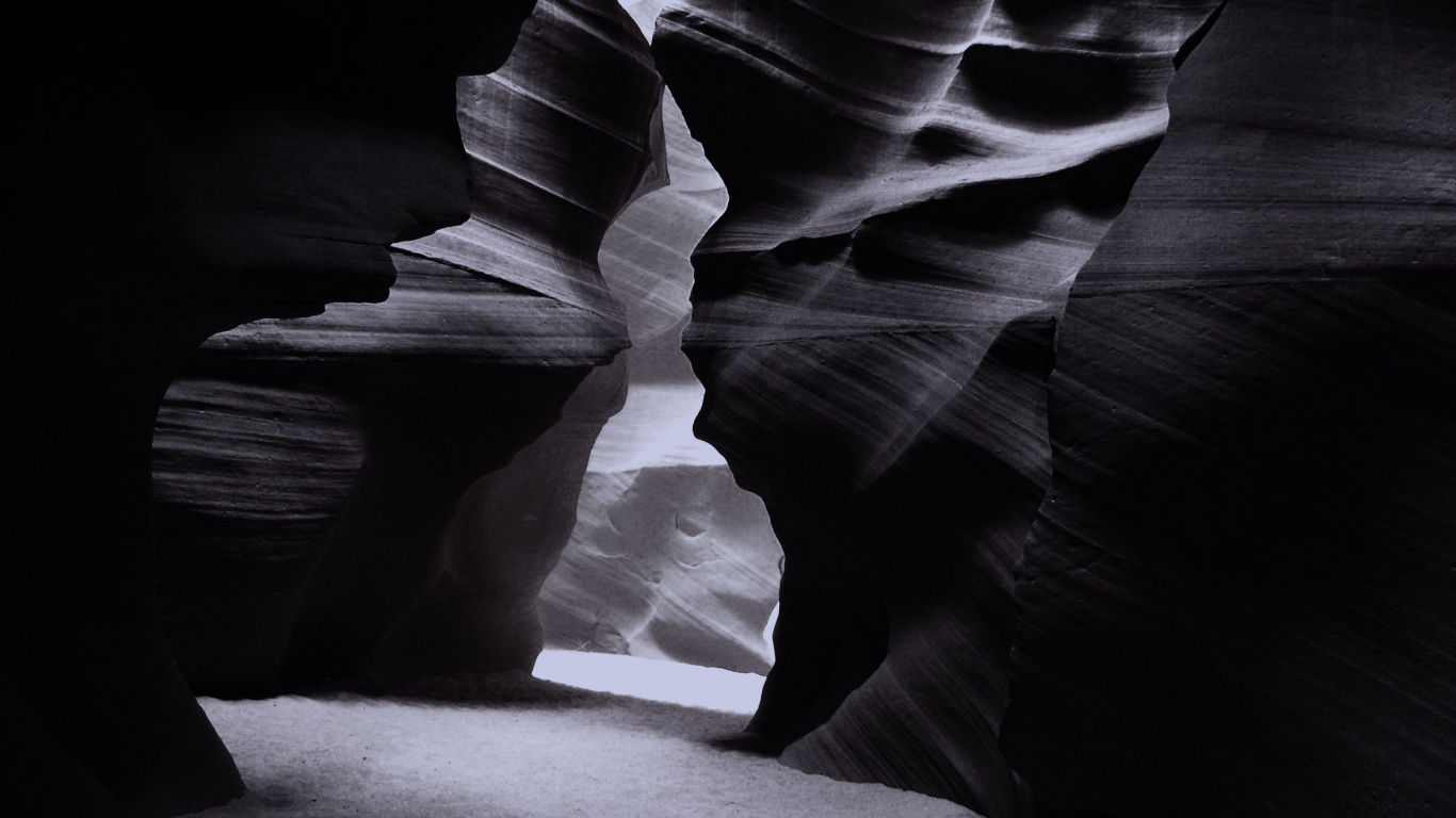 Graustufenfoto Der Felsformation. Wallpaper in 1366x768 Resolution