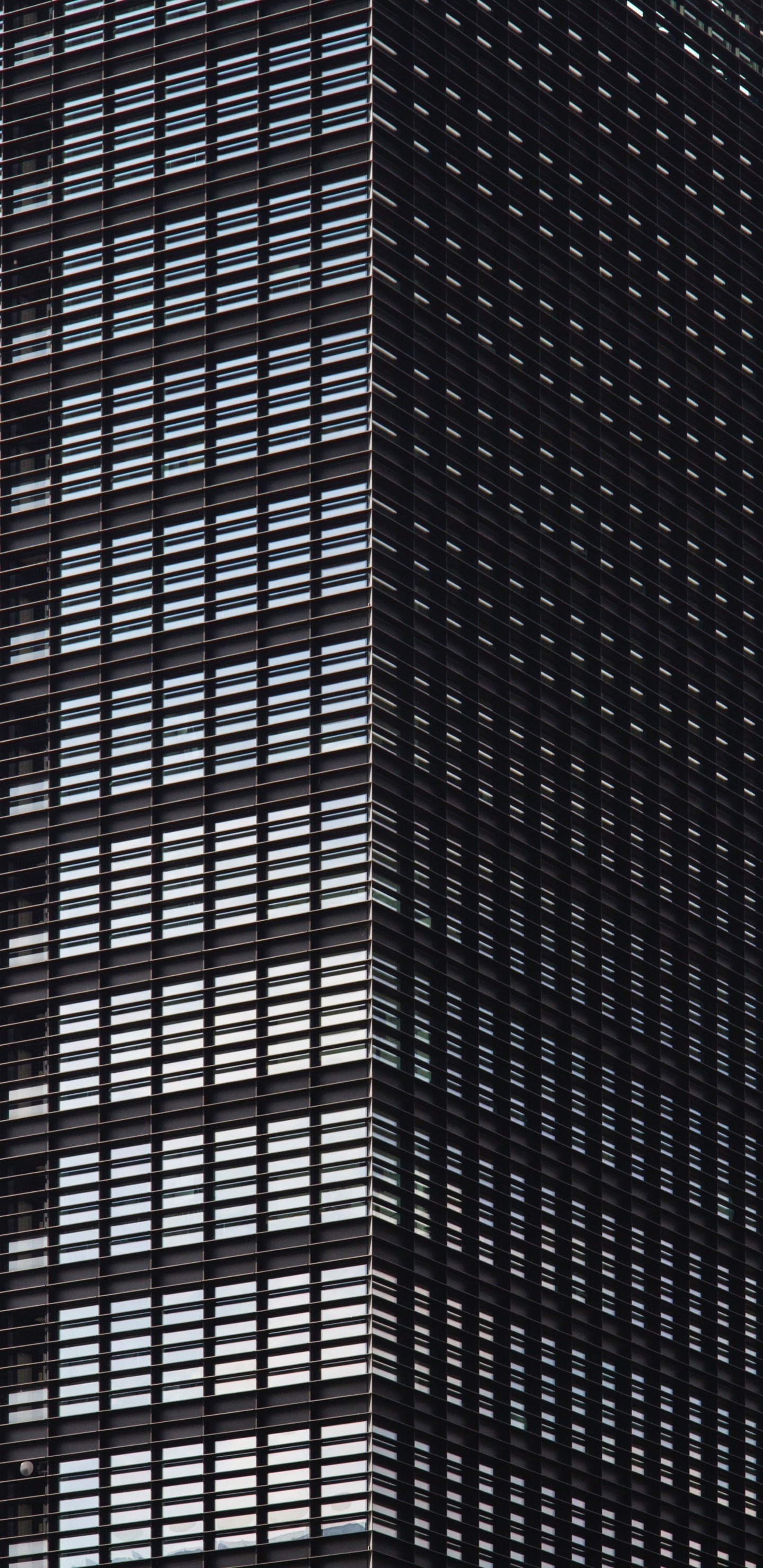Edificio de Gran Altura Marrón y Negro. Wallpaper in 1440x2960 Resolution