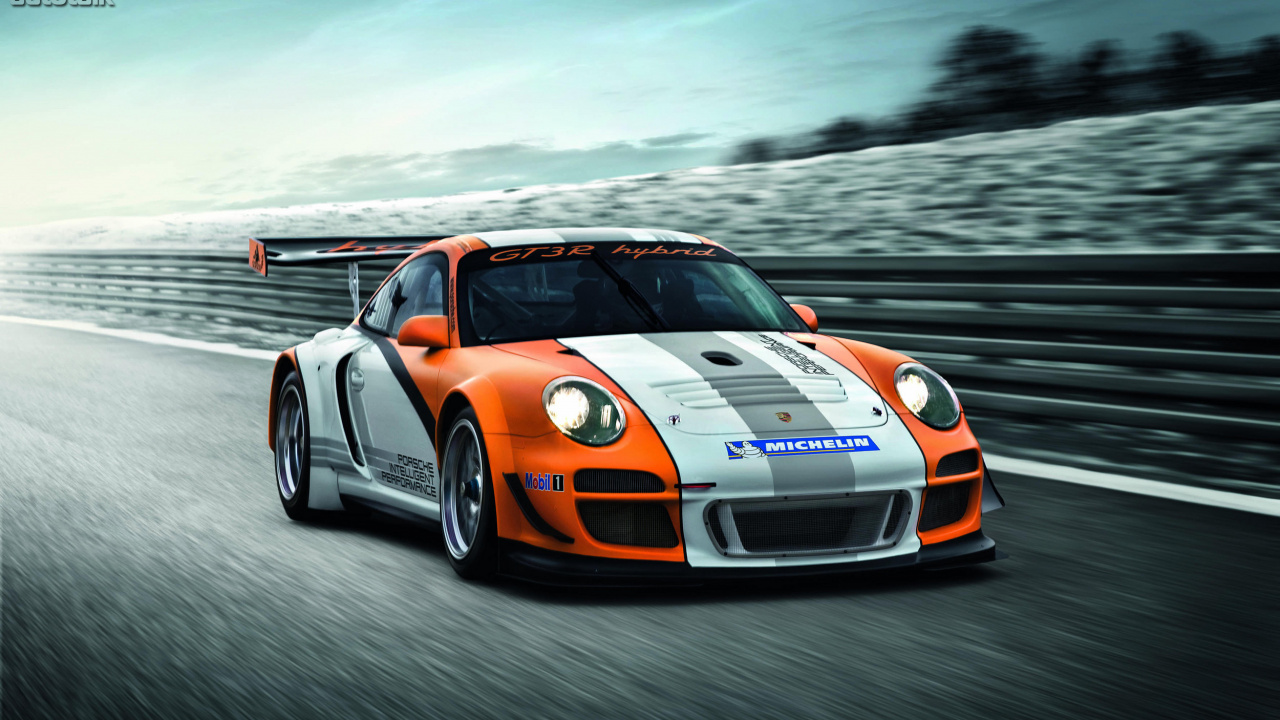 Orange-weißer Bmw m 3 Unterwegs. Wallpaper in 1280x720 Resolution