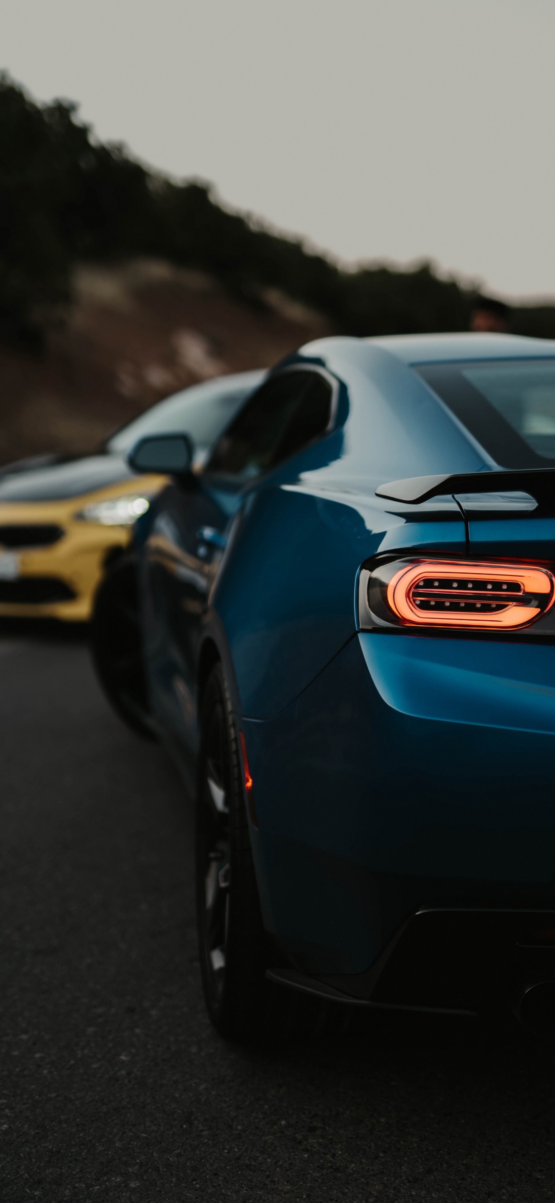 Coche, Chevrolet Camaro, Deportivo, Aston Martin, Ford Mustang Cupé. Wallpaper in 1125x2436 Resolution