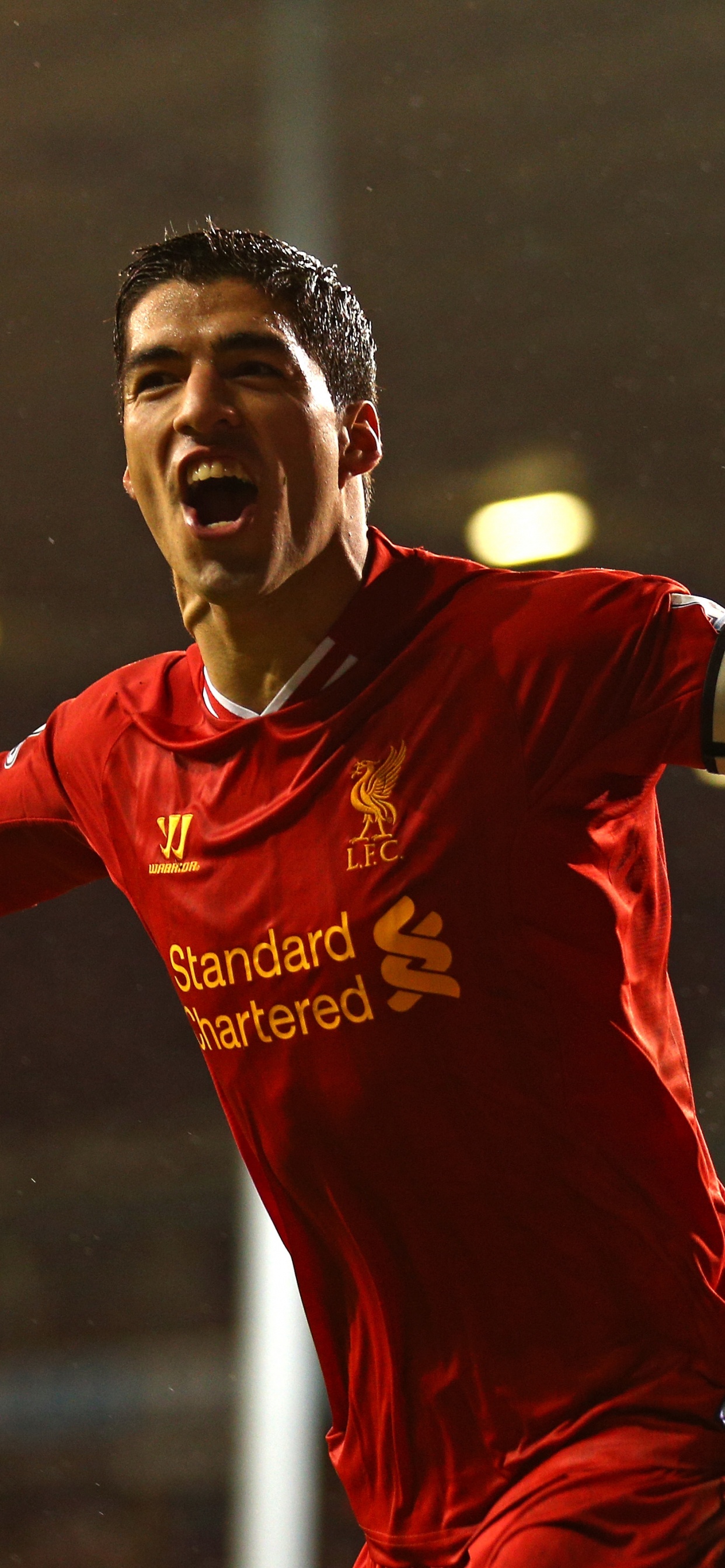 Homme en Maillot de Football Nike Rouge. Wallpaper in 1242x2688 Resolution