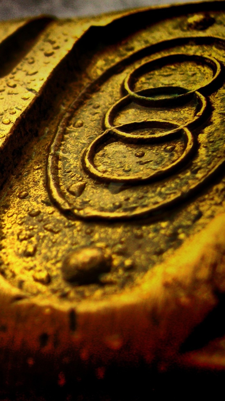 Cadenas en Laiton Sur Barre de Métal Noir. Wallpaper in 720x1280 Resolution