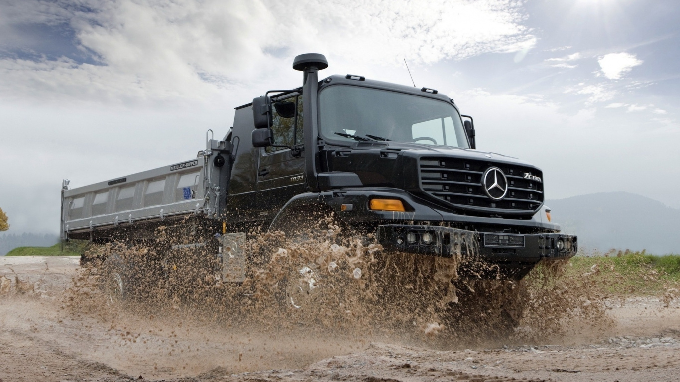 Black and White Truck on Brown Sand During Daytime. Wallpaper in 1366x768 Resolution