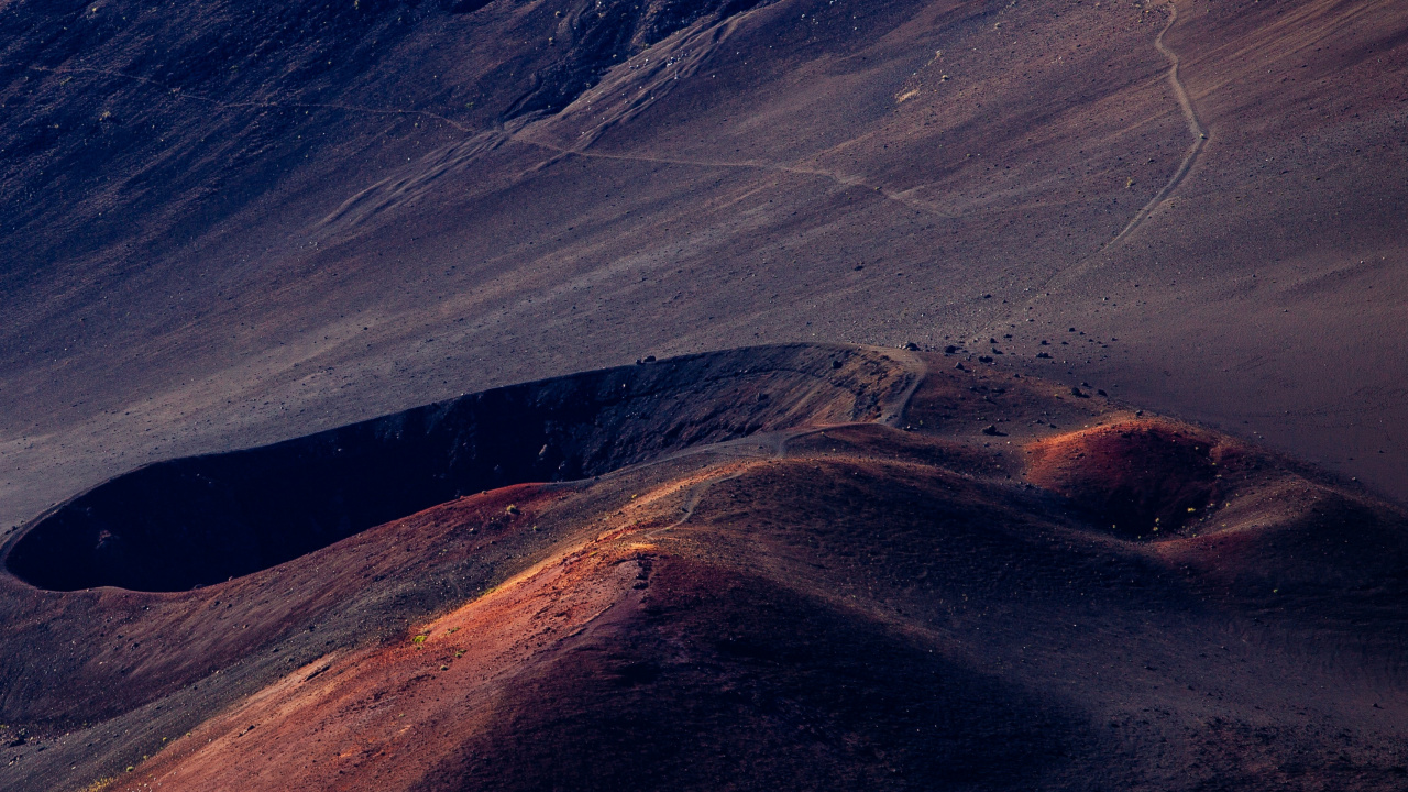 Brown and Black Mountains Under Blue Sky During Daytime. Wallpaper in 1280x720 Resolution