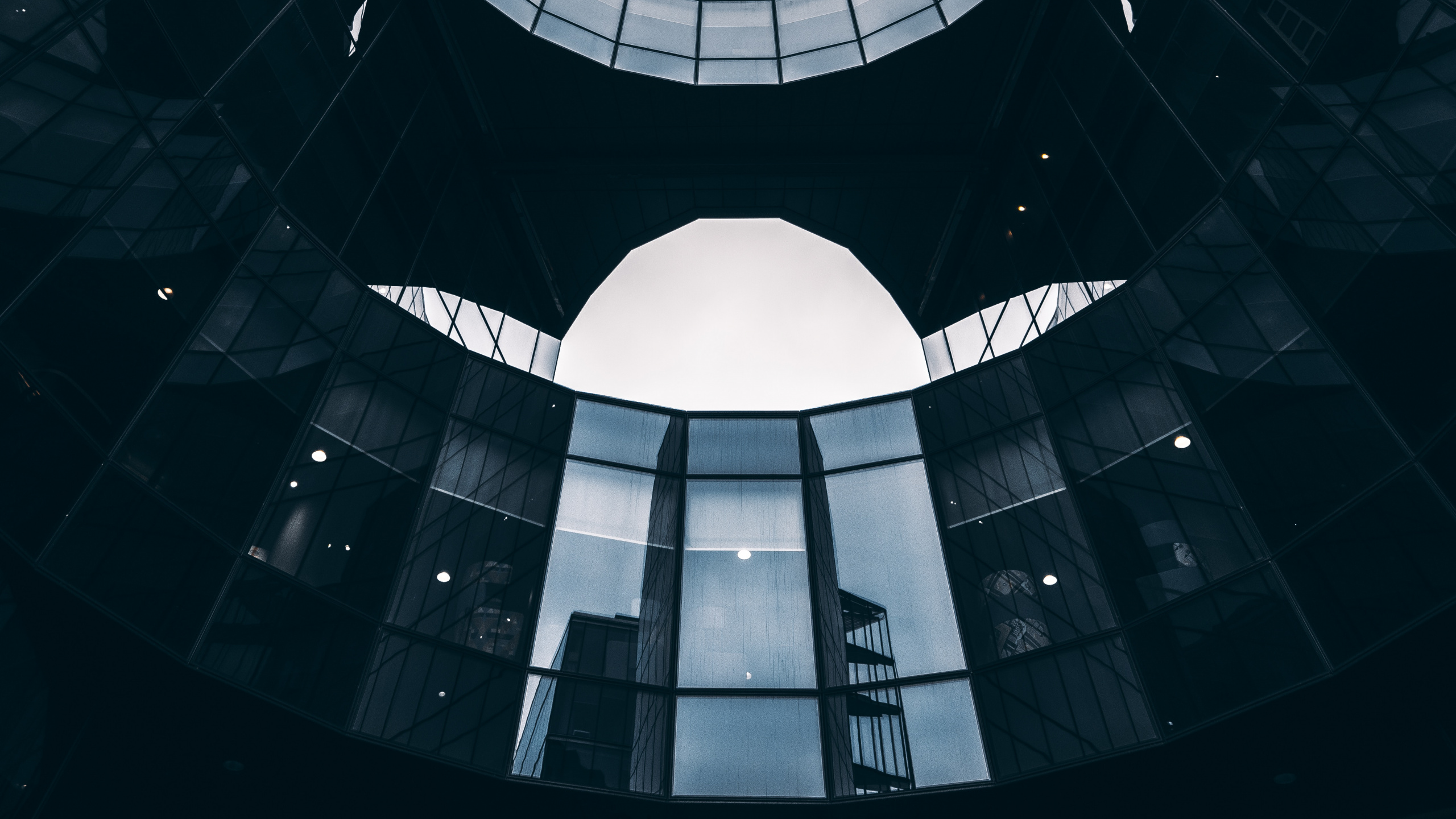 Black and White Spiral Staircase. Wallpaper in 2560x1440 Resolution