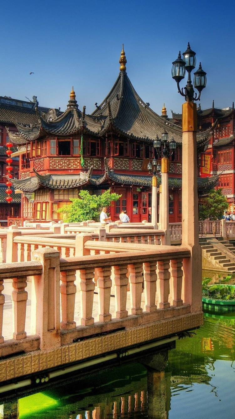 Brown and White Concrete Building Near Body of Water During Daytime. Wallpaper in 750x1334 Resolution