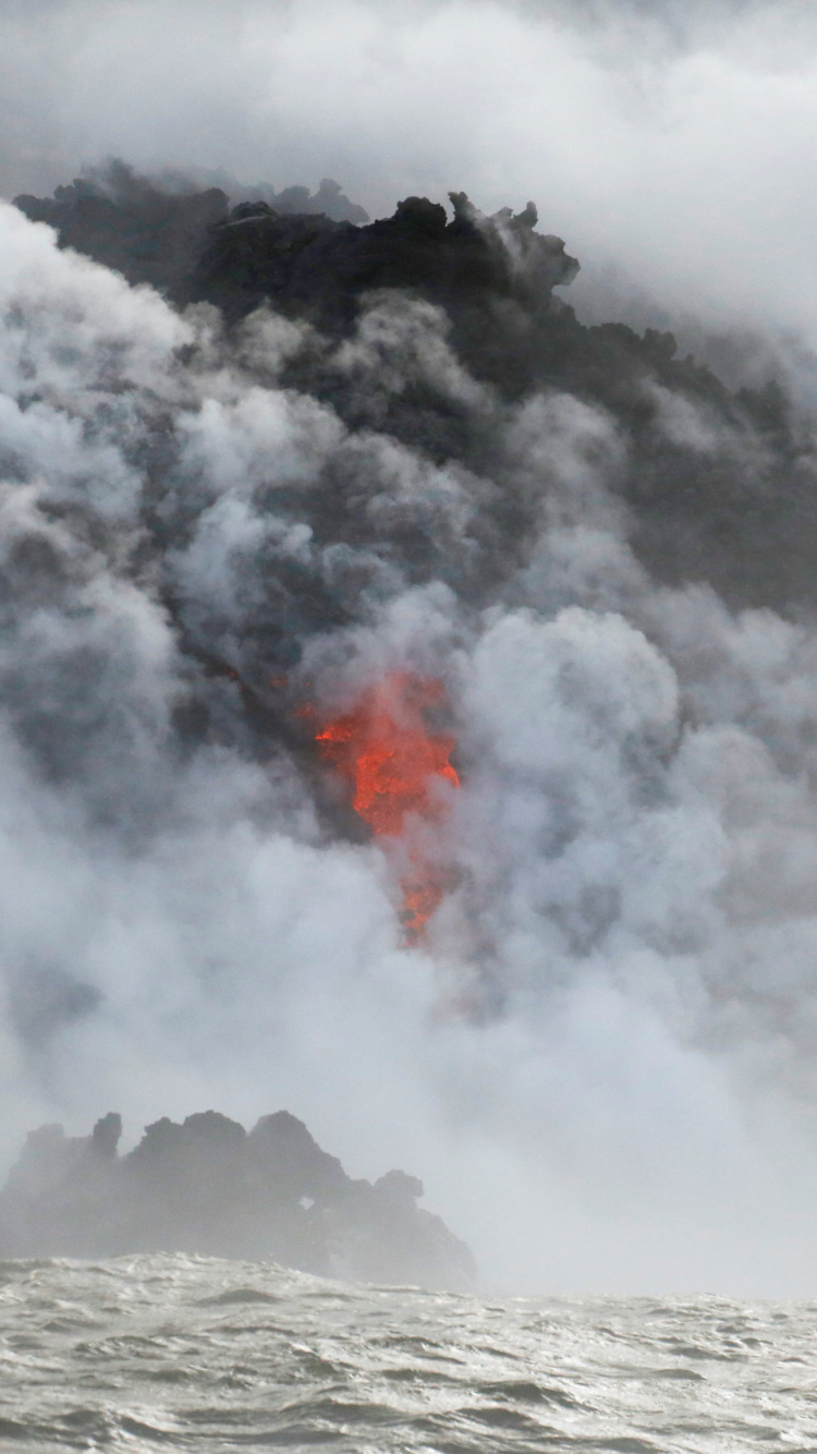 Meereswellen, Die Tagsüber an Land Krachen. Wallpaper in 750x1334 Resolution