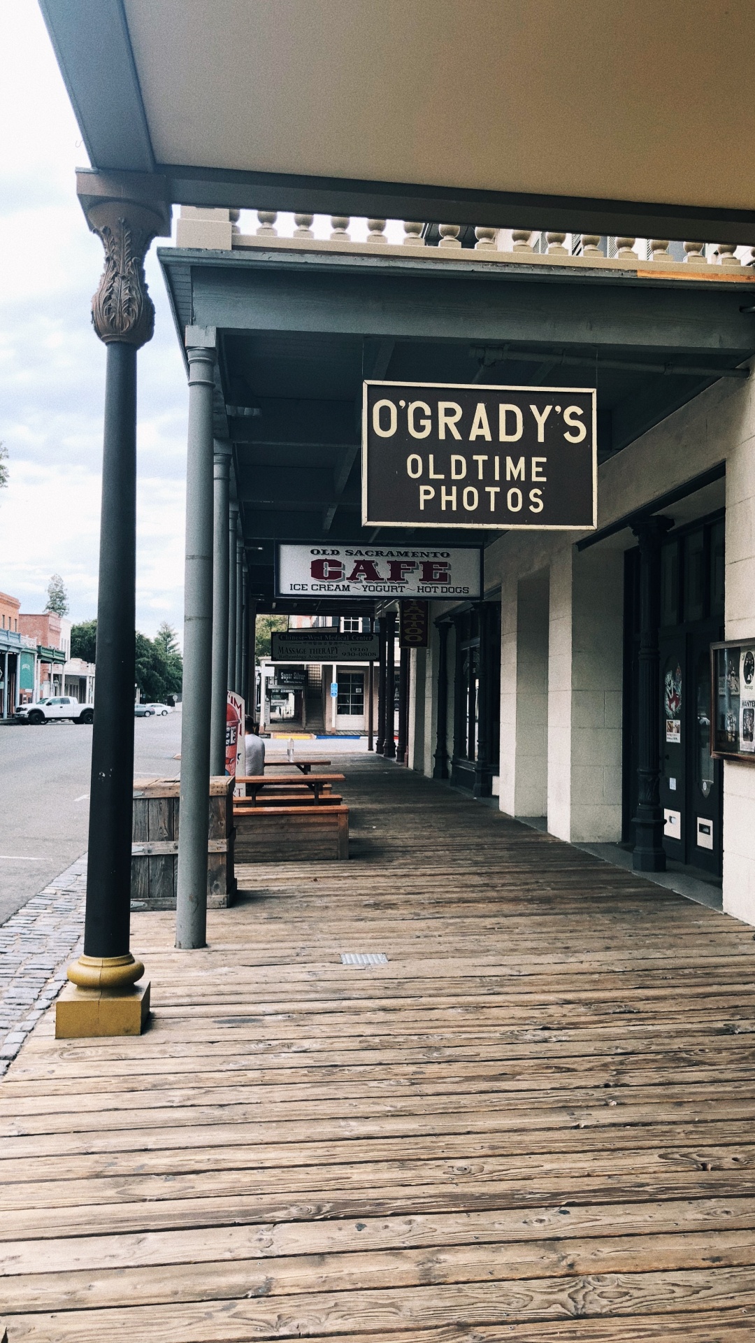 Piso, Acera, Letrero, Pasarela, Adoquines. Wallpaper in 1080x1920 Resolution