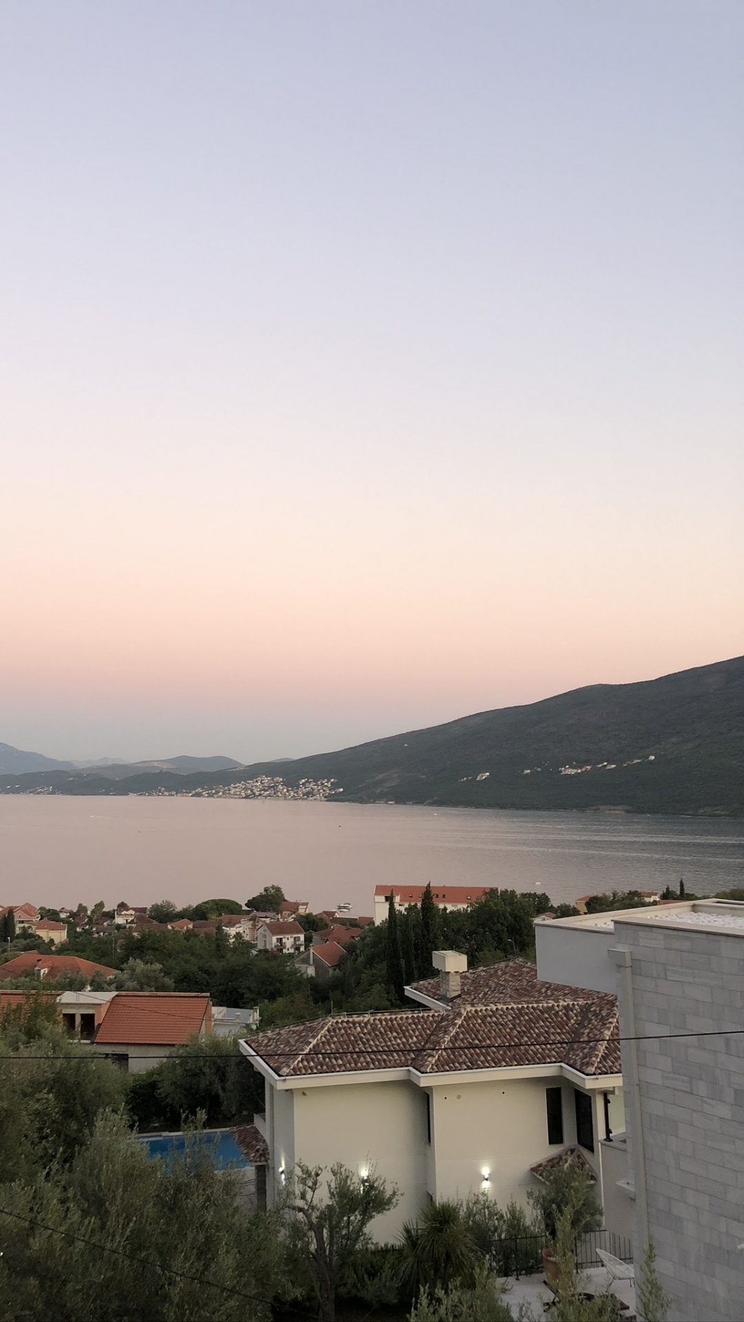 Immobilier, Highland, Banque, Horizon, Colline. Wallpaper in 1080x1920 Resolution