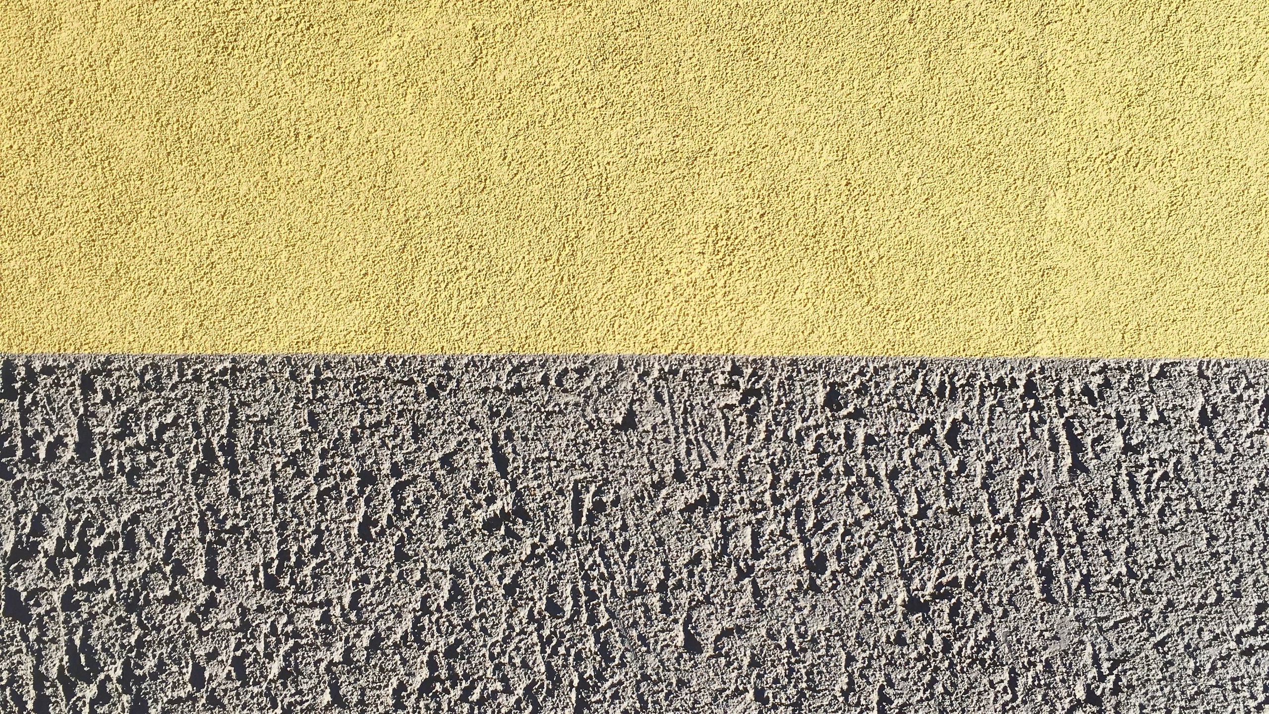 Gelbe Und Schwarze Abstrakte Malerei. Wallpaper in 2560x1440 Resolution