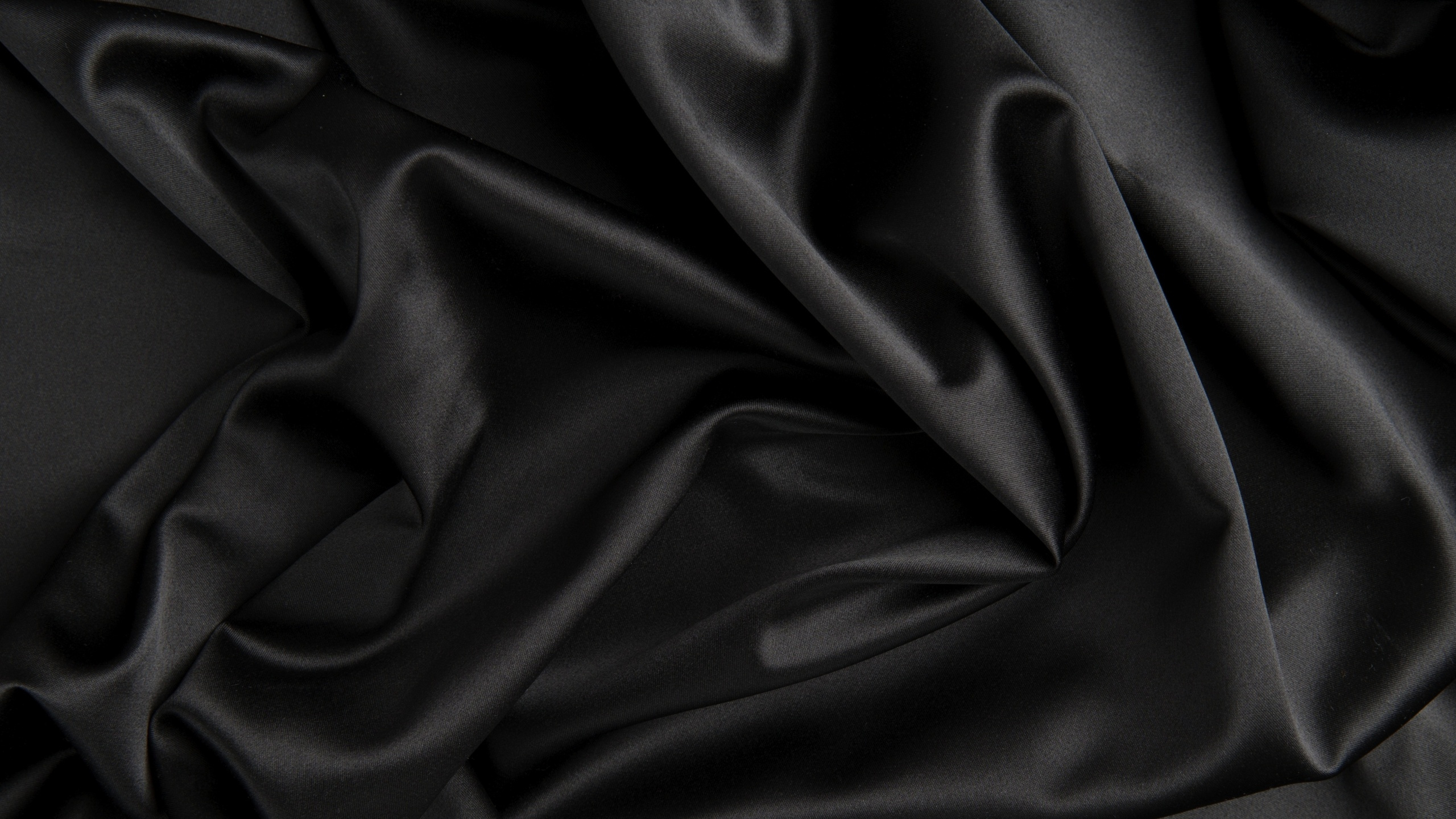 Black Textile on White Textile. Wallpaper in 2560x1440 Resolution