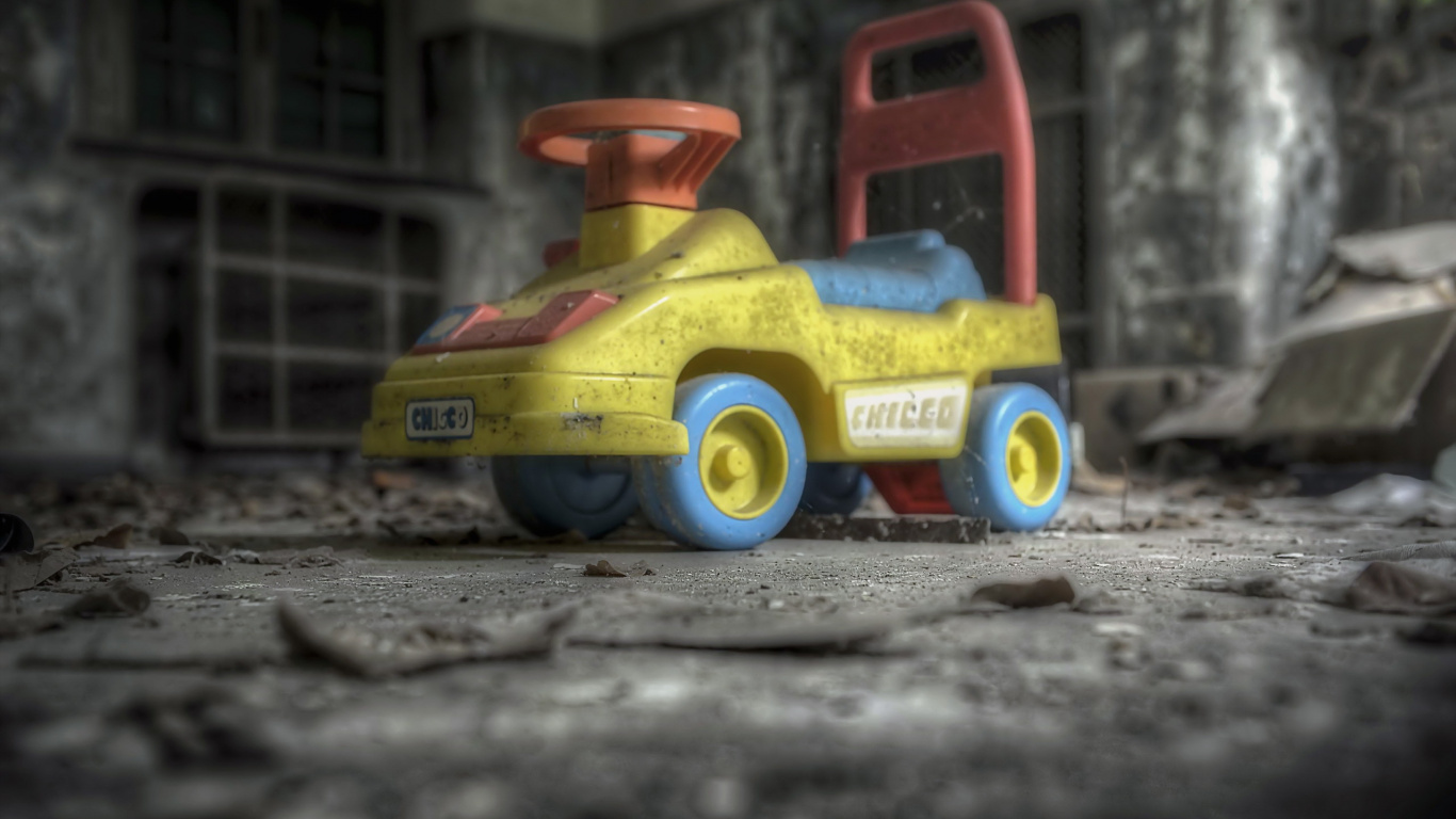 Coche de Juguete Azul y Rojo. Wallpaper in 1366x768 Resolution