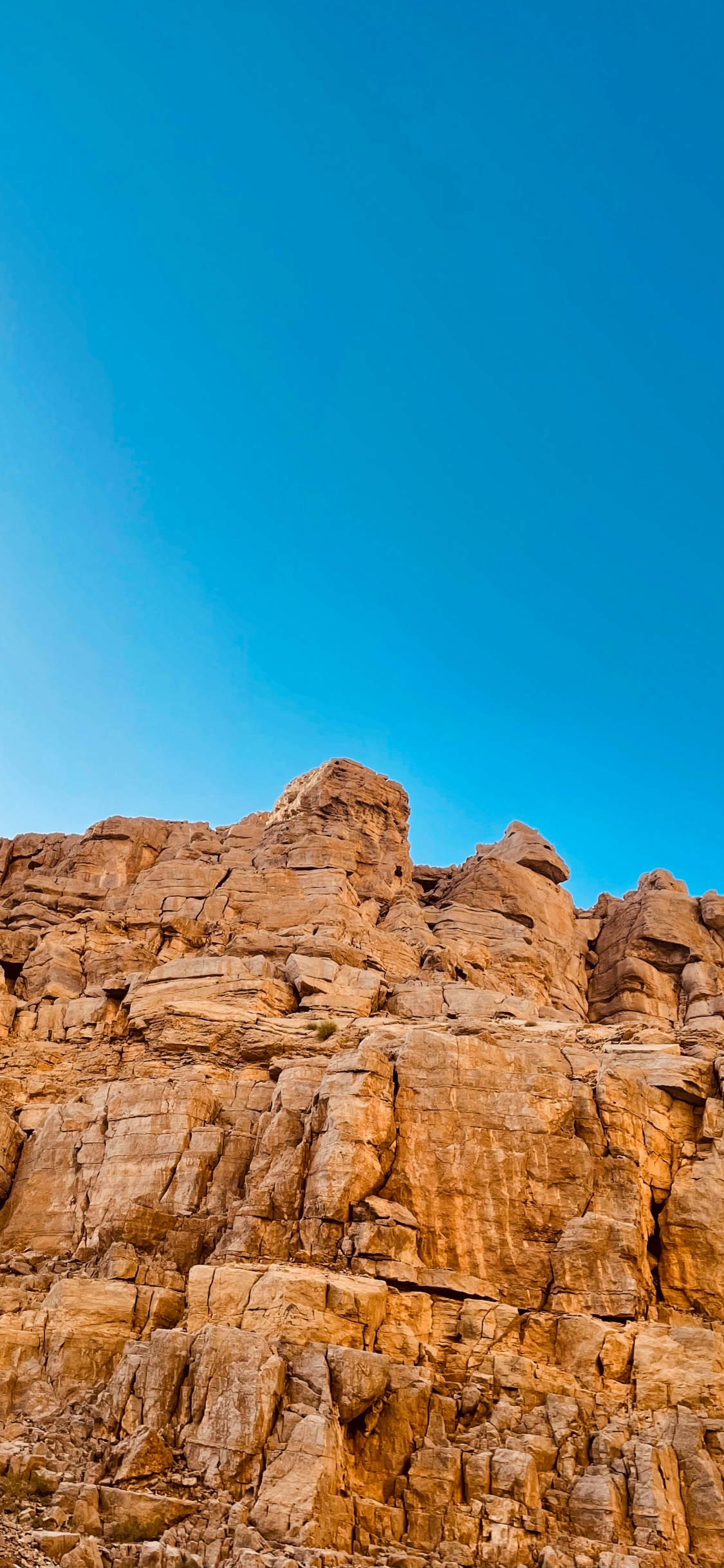 Badlands, Macaron, Outcrop, Geology, Sand. Wallpaper in 1125x2436 Resolution