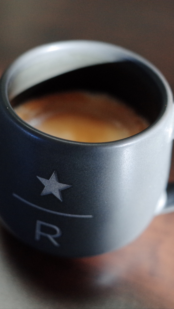 Black and White Ceramic Mug With Brown Liquid. Wallpaper in 720x1280 Resolution