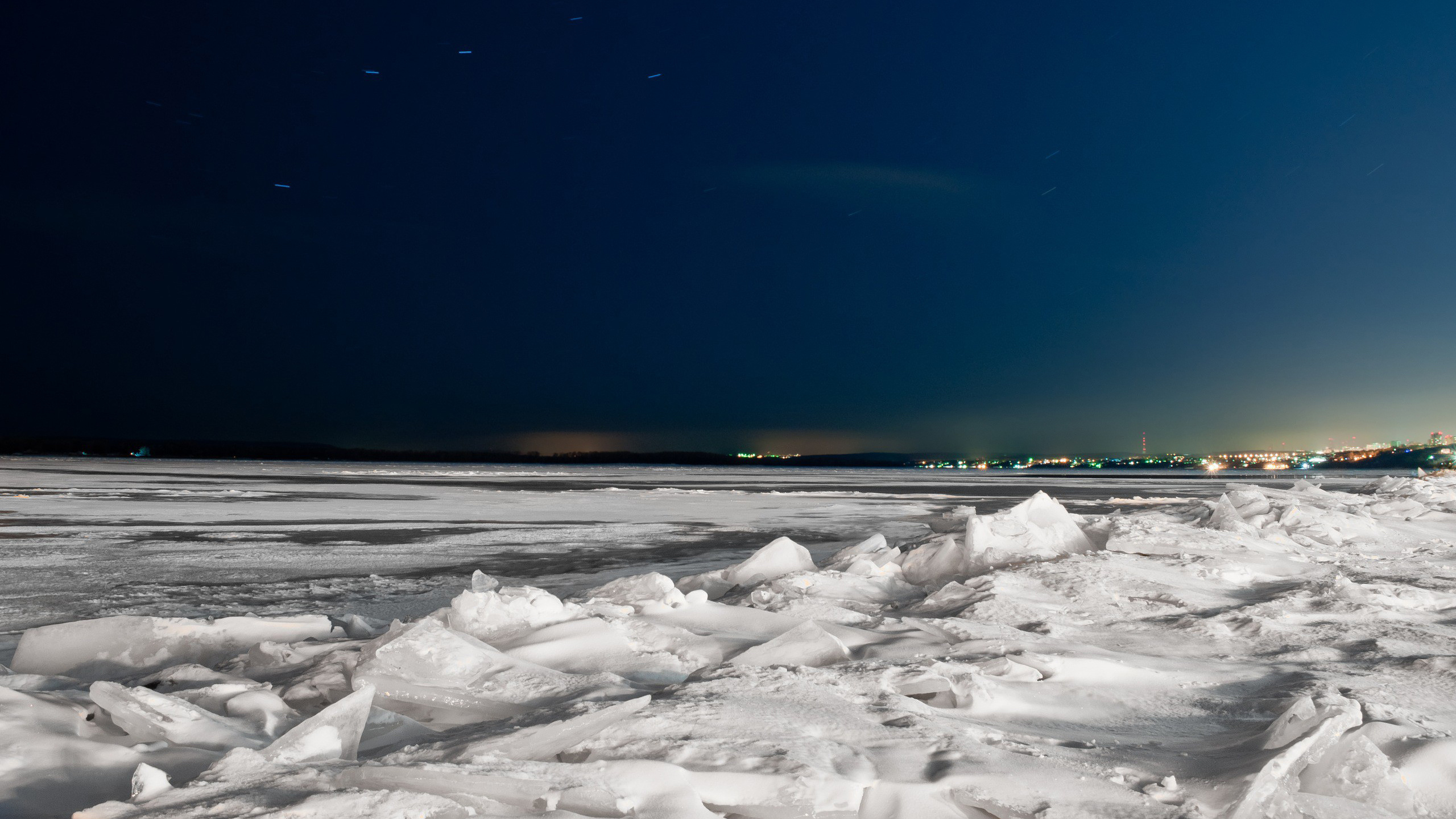 Snow Covered Field Under Blue Sky During Daytime. Wallpaper in 2560x1440 Resolution