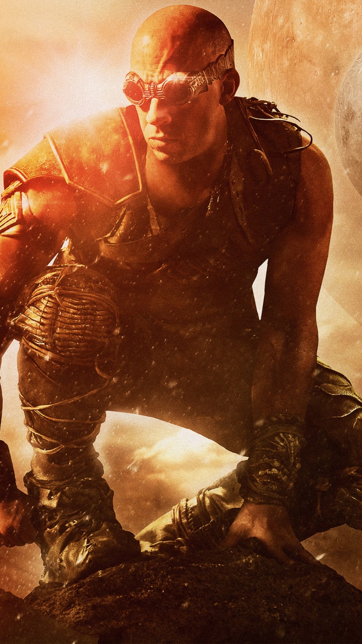 Hombre Con Chaqueta de Cuero Negro y Jeans de Mezclilla Azul de Pie Sobre Arena Marrón. Wallpaper in 720x1280 Resolution