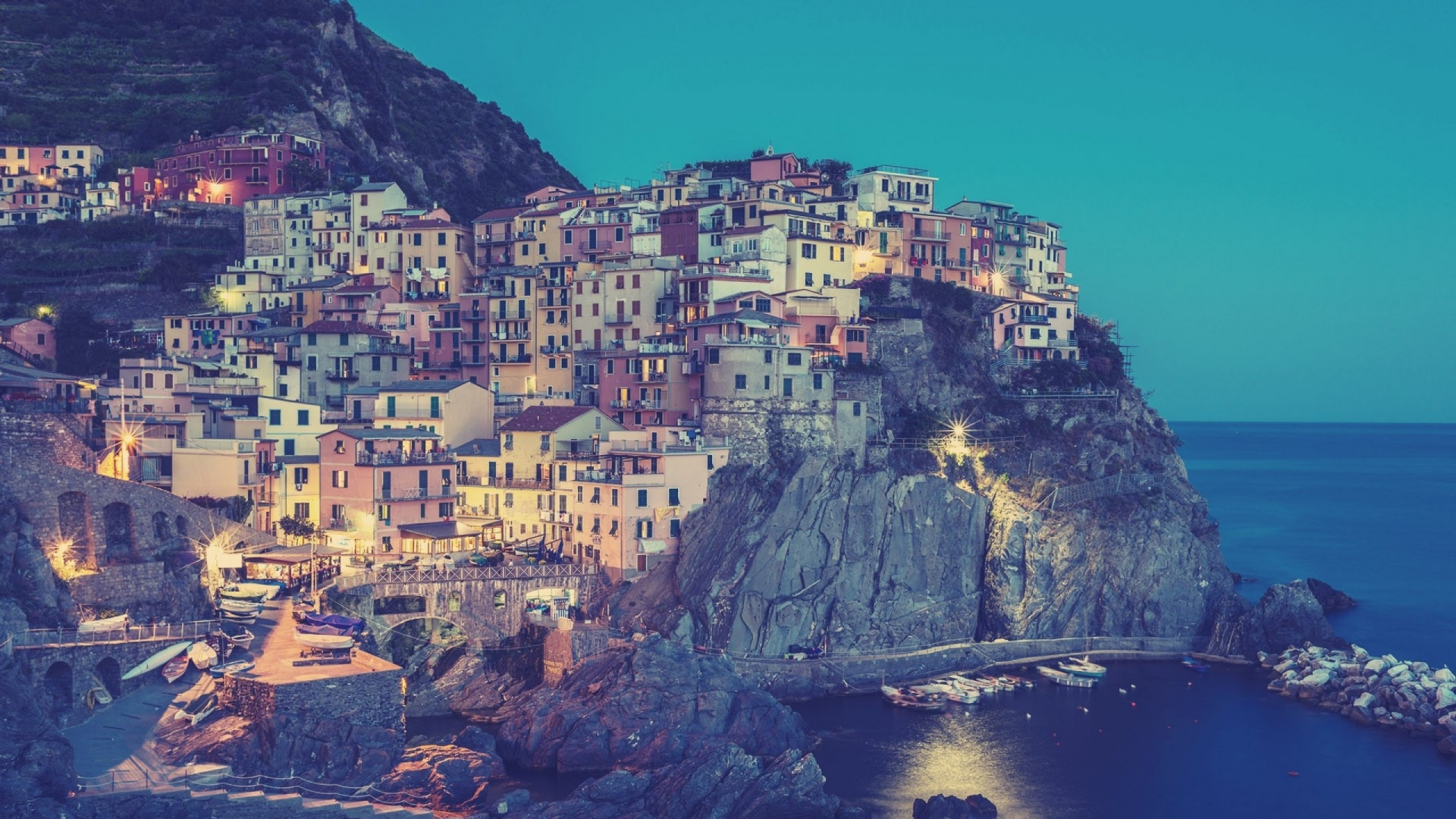 Houses on Cliff Near Body of Water During Daytime. Wallpaper in 1920x1080 Resolution