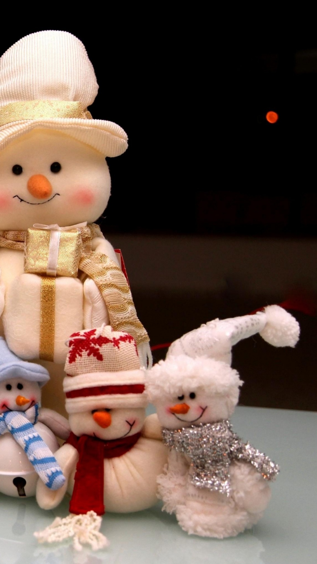 Bonhomme, Décoration de Noël, Nouvelle Année, Arbre de Noël, Cadeau. Wallpaper in 1080x1920 Resolution