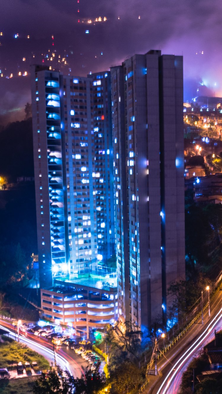 Bâtiments de la Ville Pendant la Nuit. Wallpaper in 750x1334 Resolution