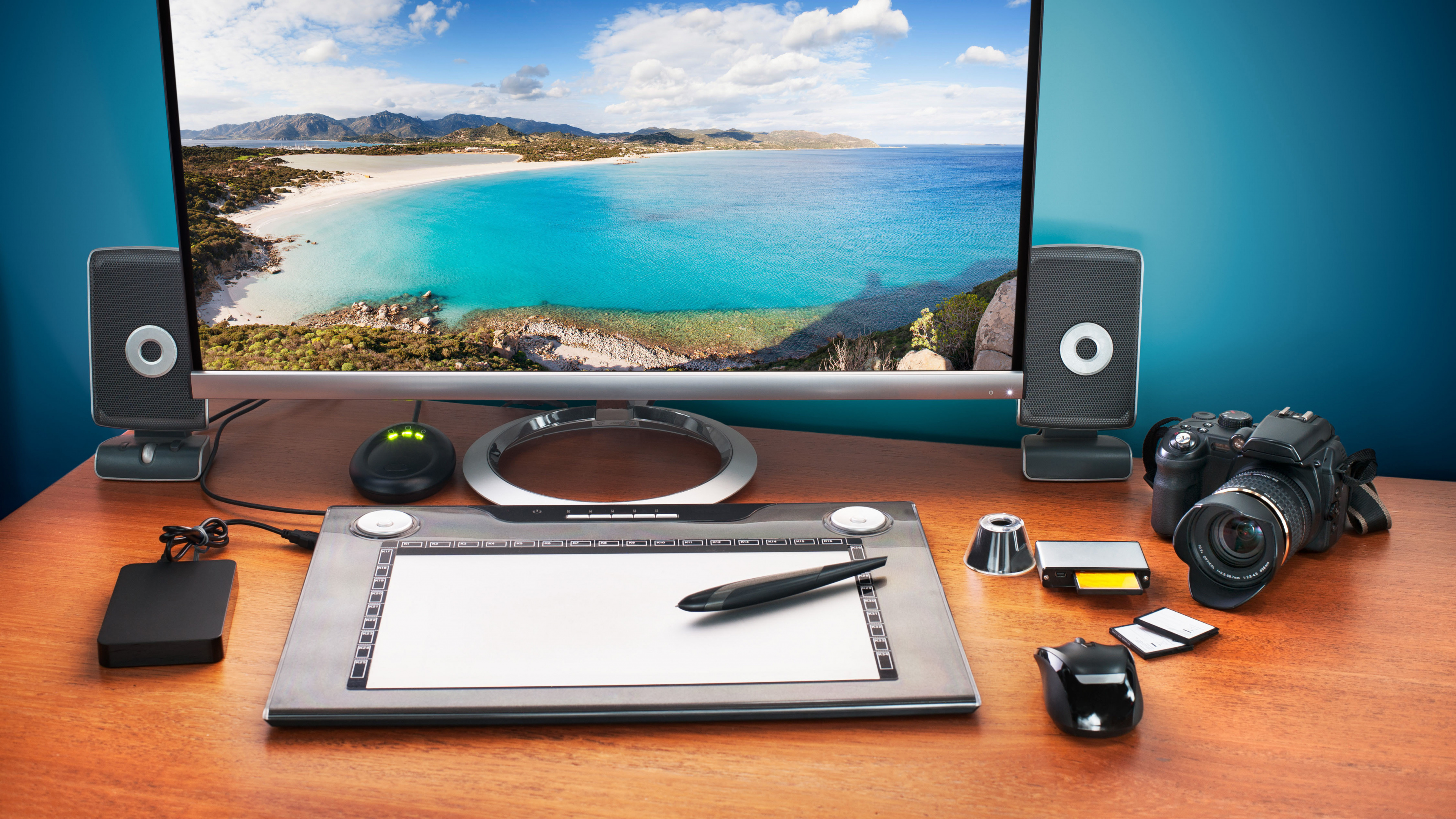 Macbook Pro on Brown Wooden Table. Wallpaper in 3840x2160 Resolution
