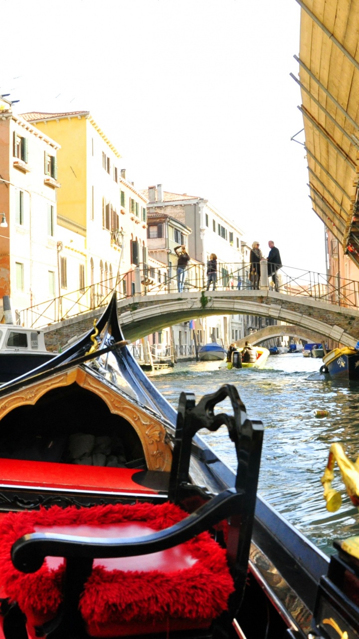 Black Boat on River Between Buildings During Daytime. Wallpaper in 720x1280 Resolution