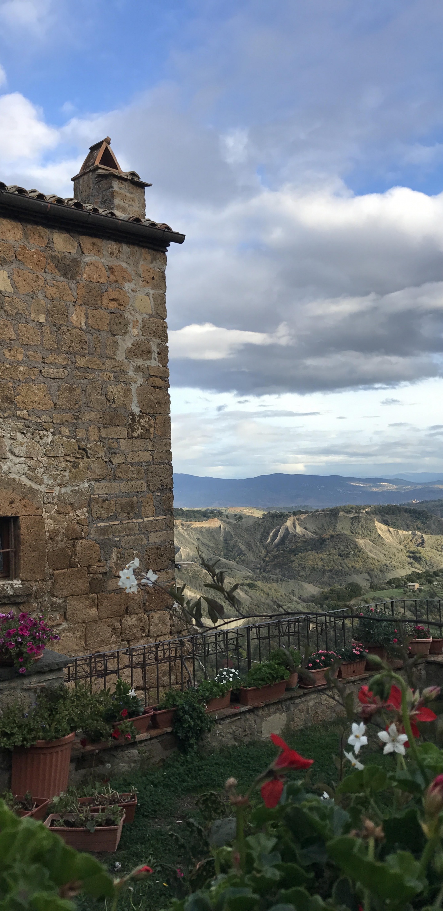 Mur, Bâtiment, Village, Escarpement, Rock. Wallpaper in 1440x2960 Resolution