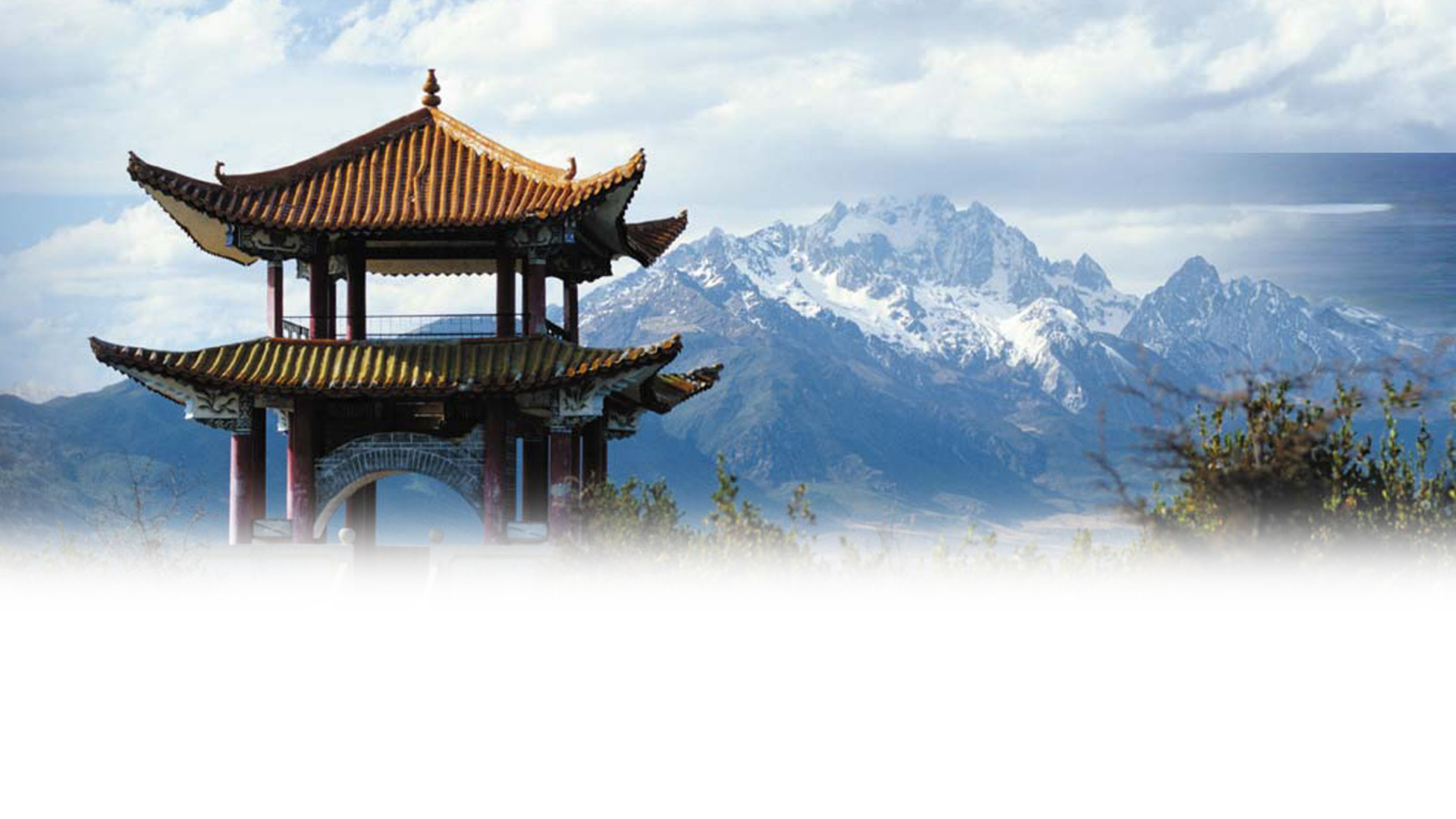 Casa de Madera Marrón Sobre Suelo Cubierto de Nieve. Wallpaper in 1920x1080 Resolution