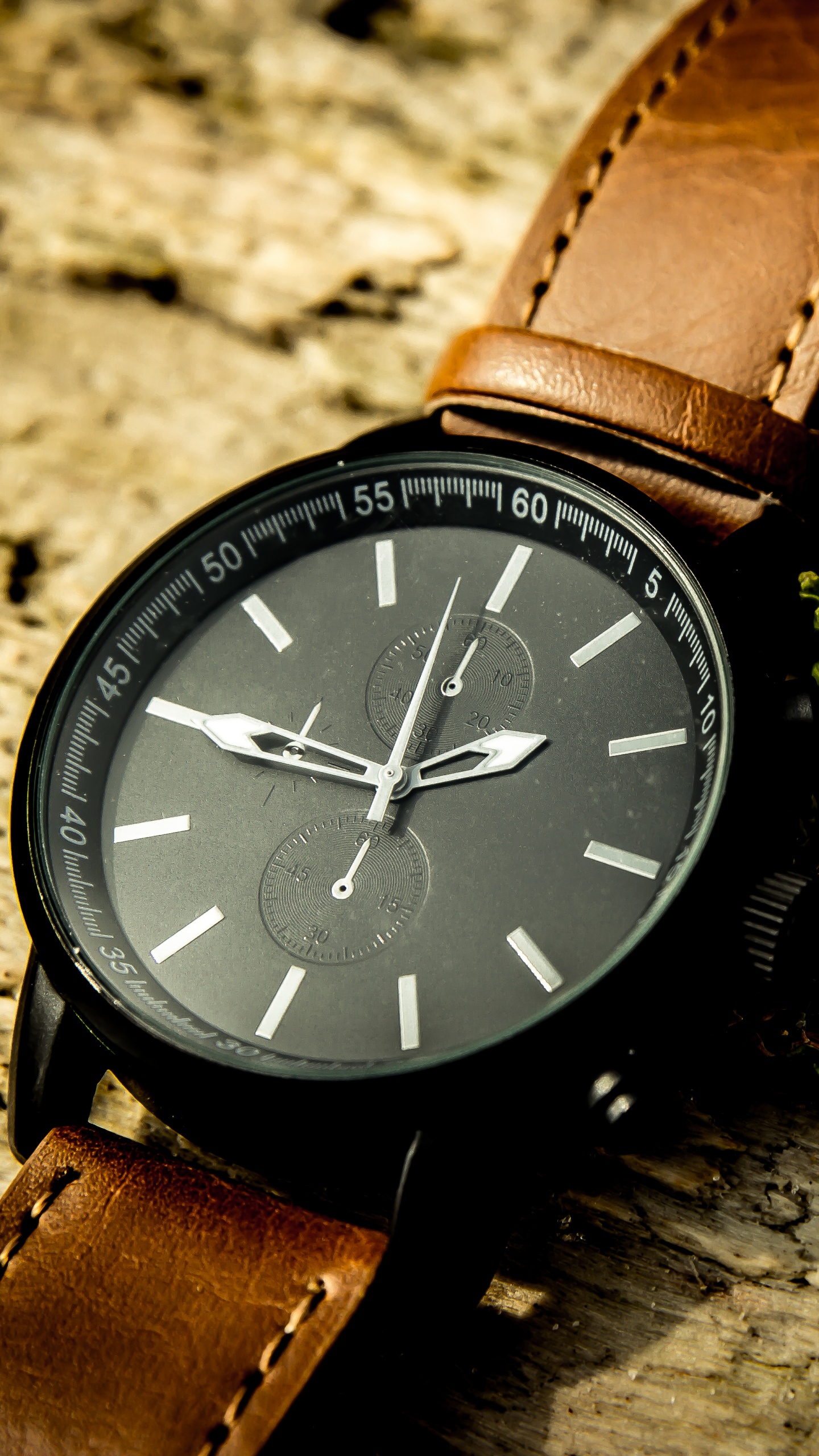 Brown Leather Strap Blue Round Analog Watch. Wallpaper in 1440x2560 Resolution