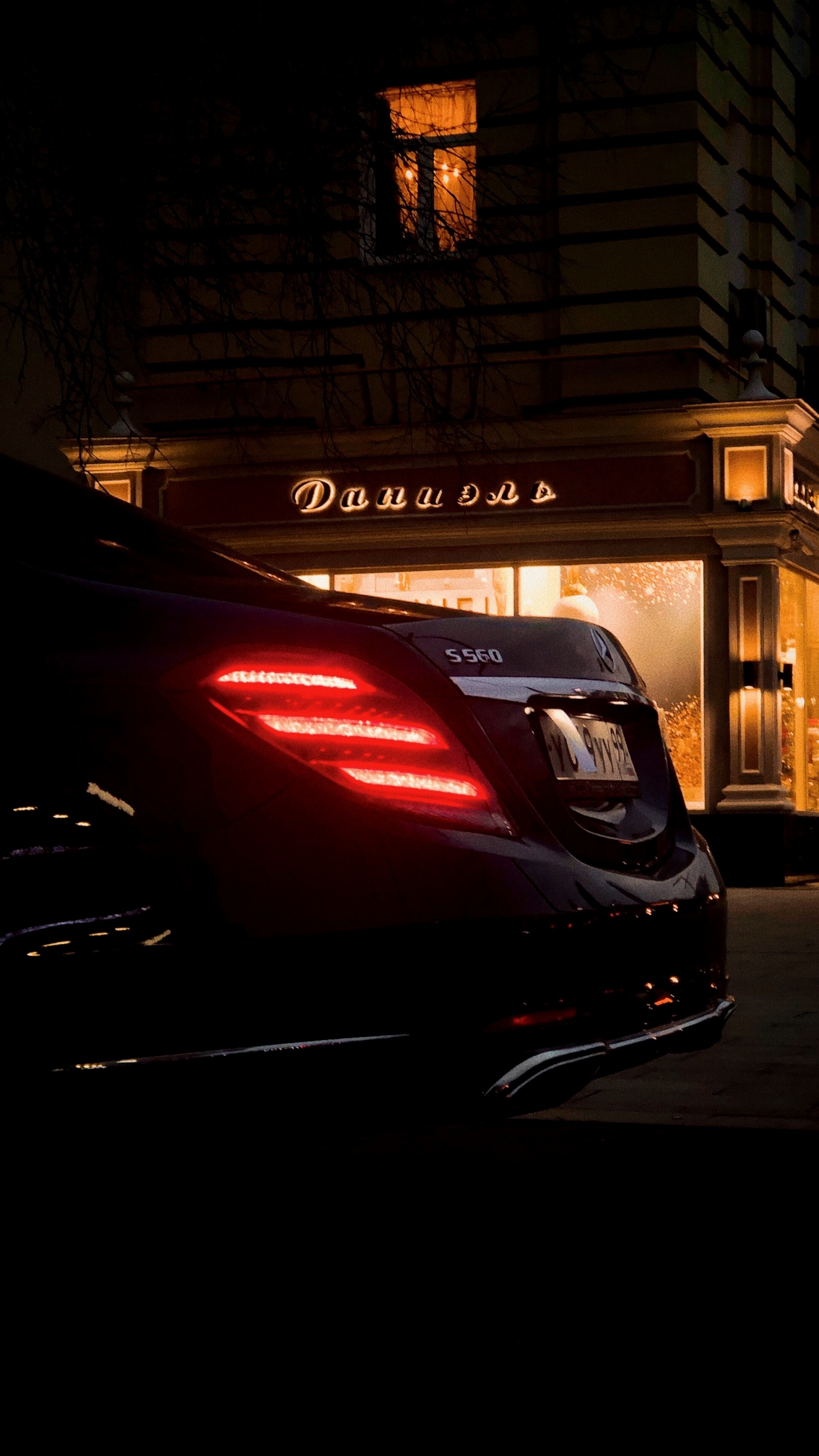 Réflexion, Vus, Voiture de Luxe, Mahindra Thar, Mercedes Benz. Wallpaper in 1440x2560 Resolution