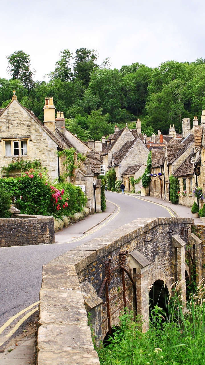 Brown Brick Houses Near Green Trees During Daytime. Wallpaper in 720x1280 Resolution