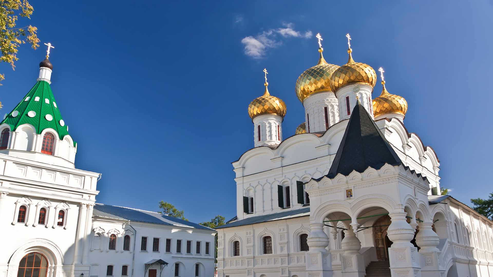 White and Brown Concrete Building Under Blue Sky During Daytime. Wallpaper in 1920x1080 Resolution