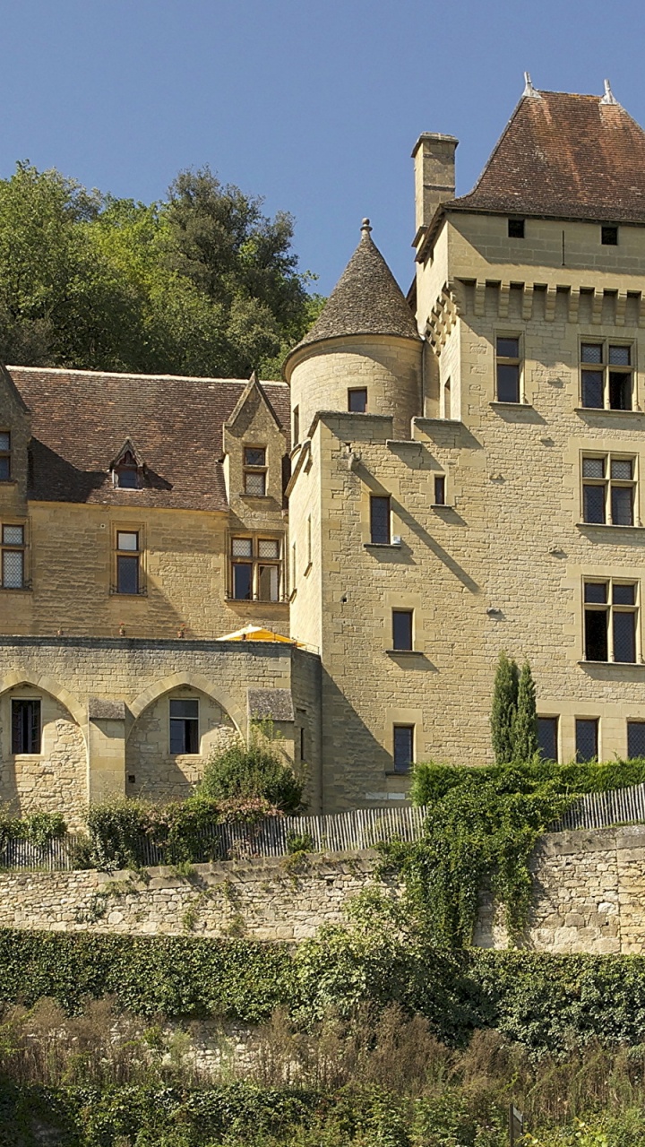 Bâtiment en Béton Gris Près Des Arbres Verts Pendant la Journée. Wallpaper in 720x1280 Resolution