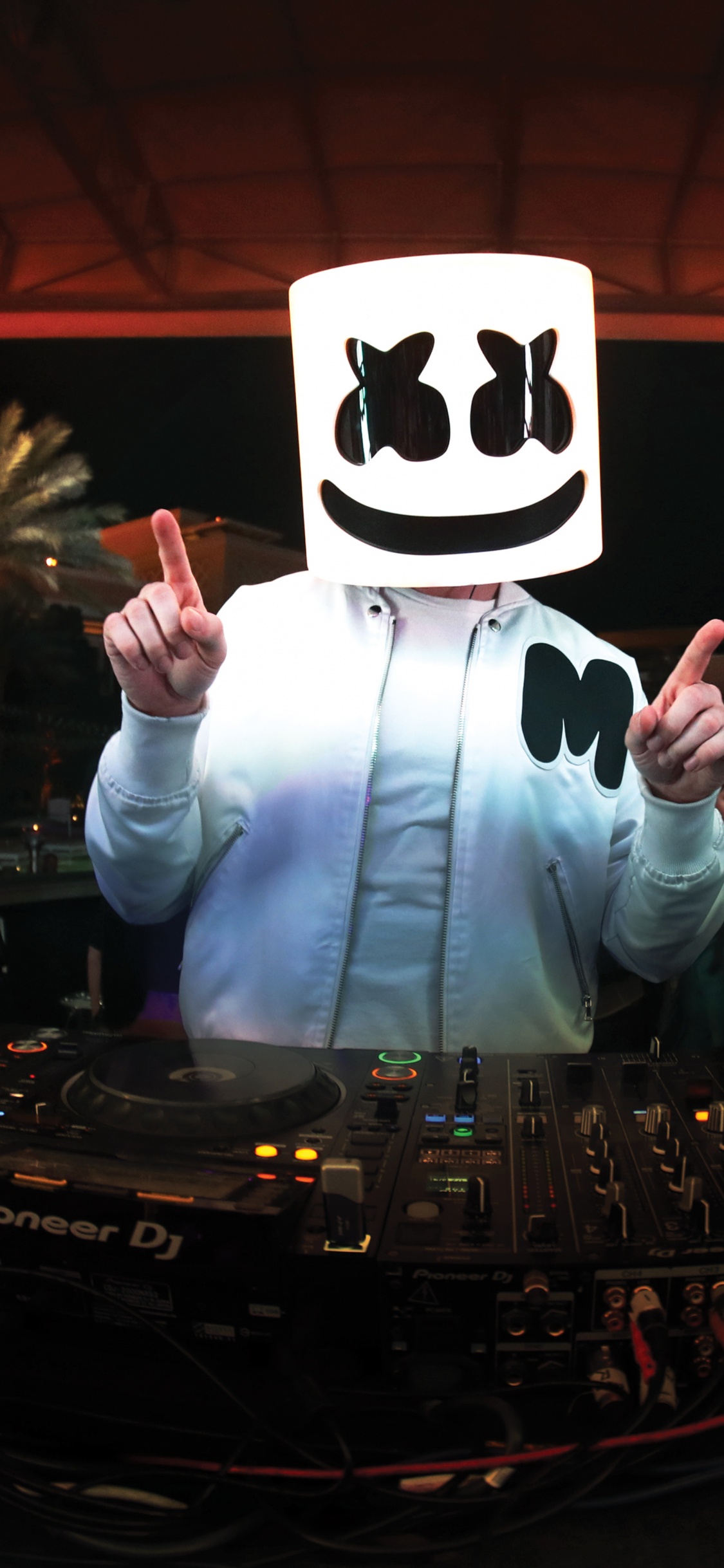 Soundcloud, Manche, Geste, Divertissement, Doigt. Wallpaper in 1125x2436 Resolution